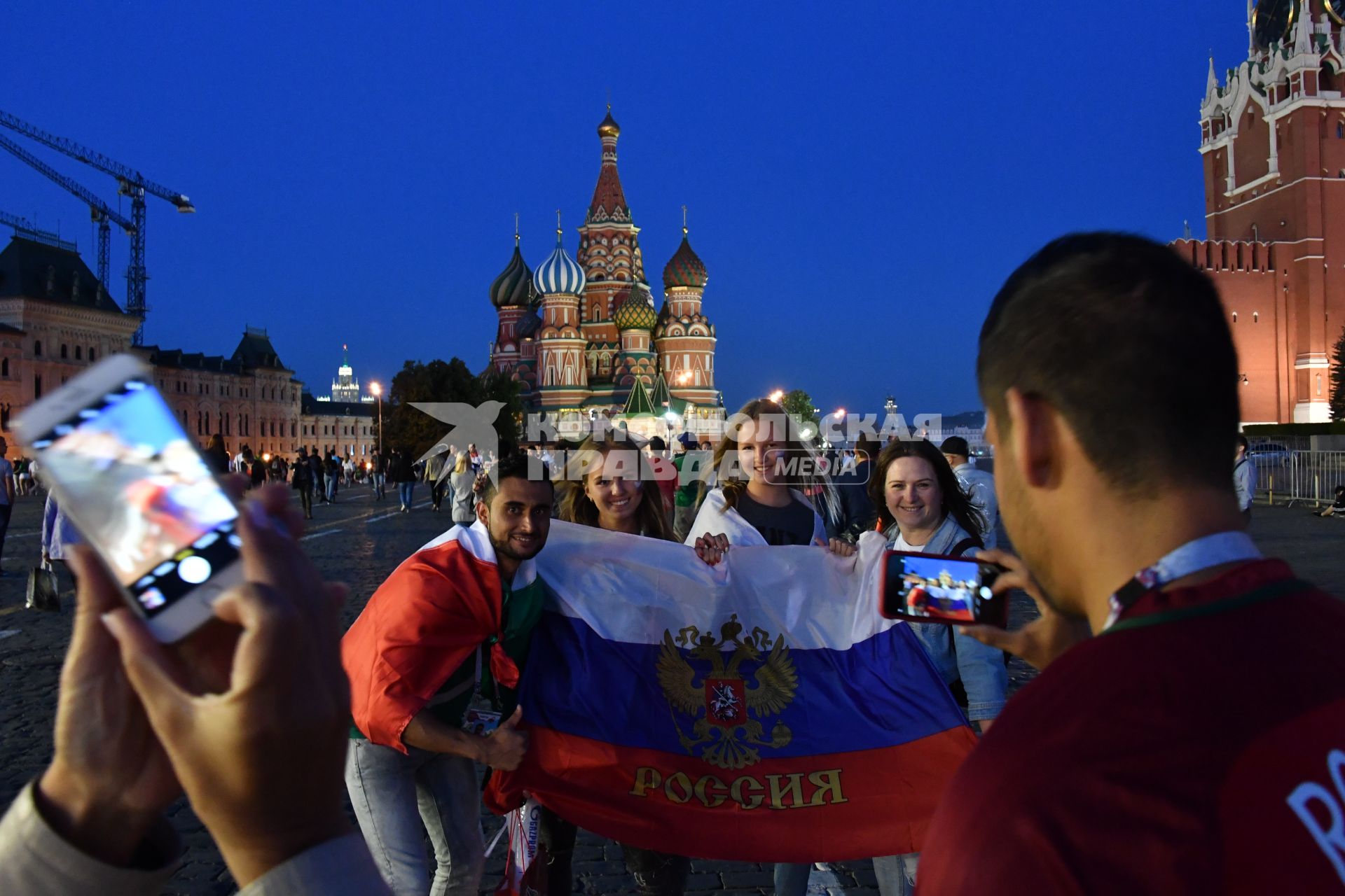 Москва. Болельщики чемпионата мира по футболу 2018 на Красной Площади.