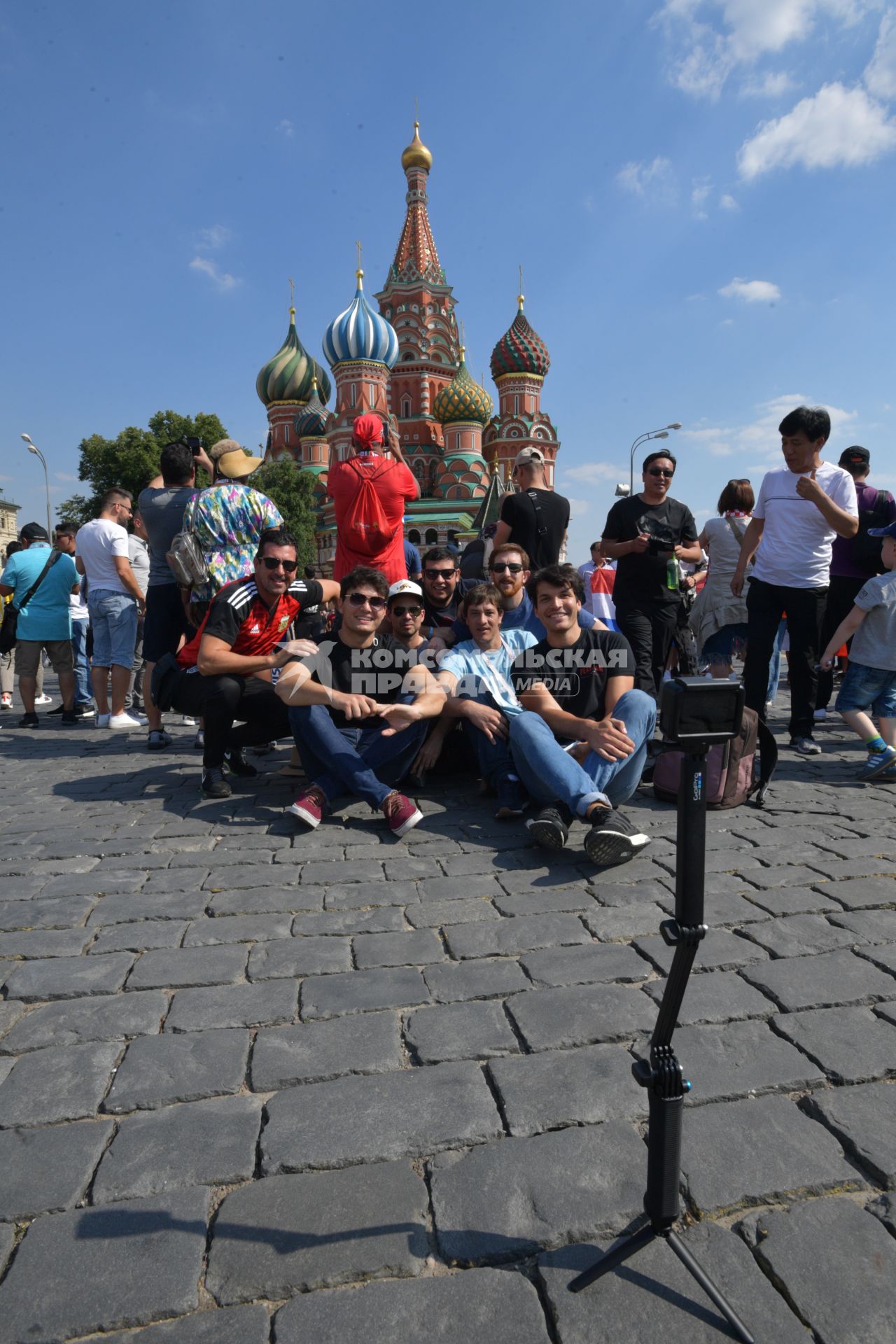 Москва. Болельщики чемпионата мира по футболу 2018 на Красной площади.