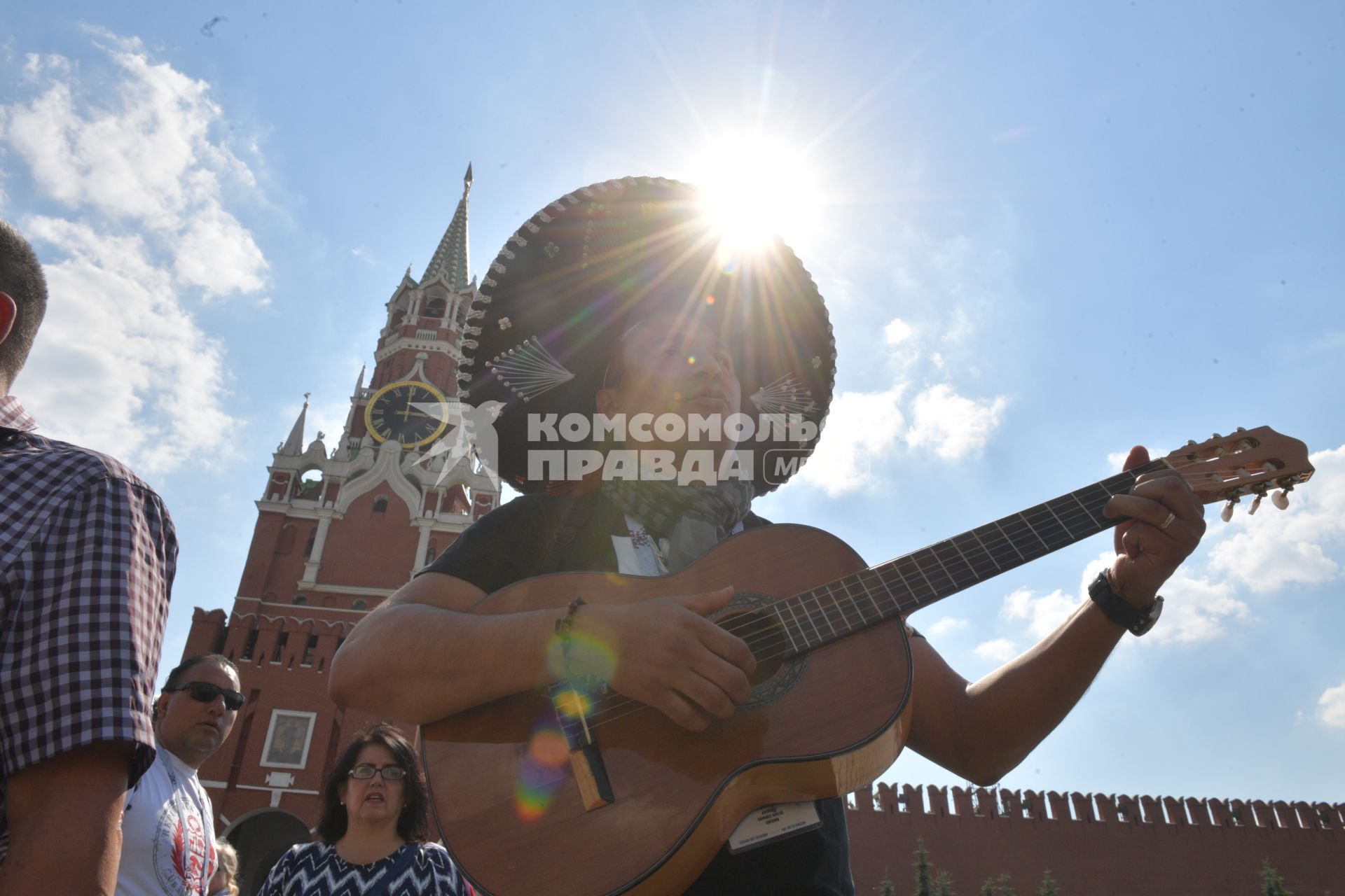 Москва. Болельщики чемпионата мира по футболу 2018 на Красной площади.