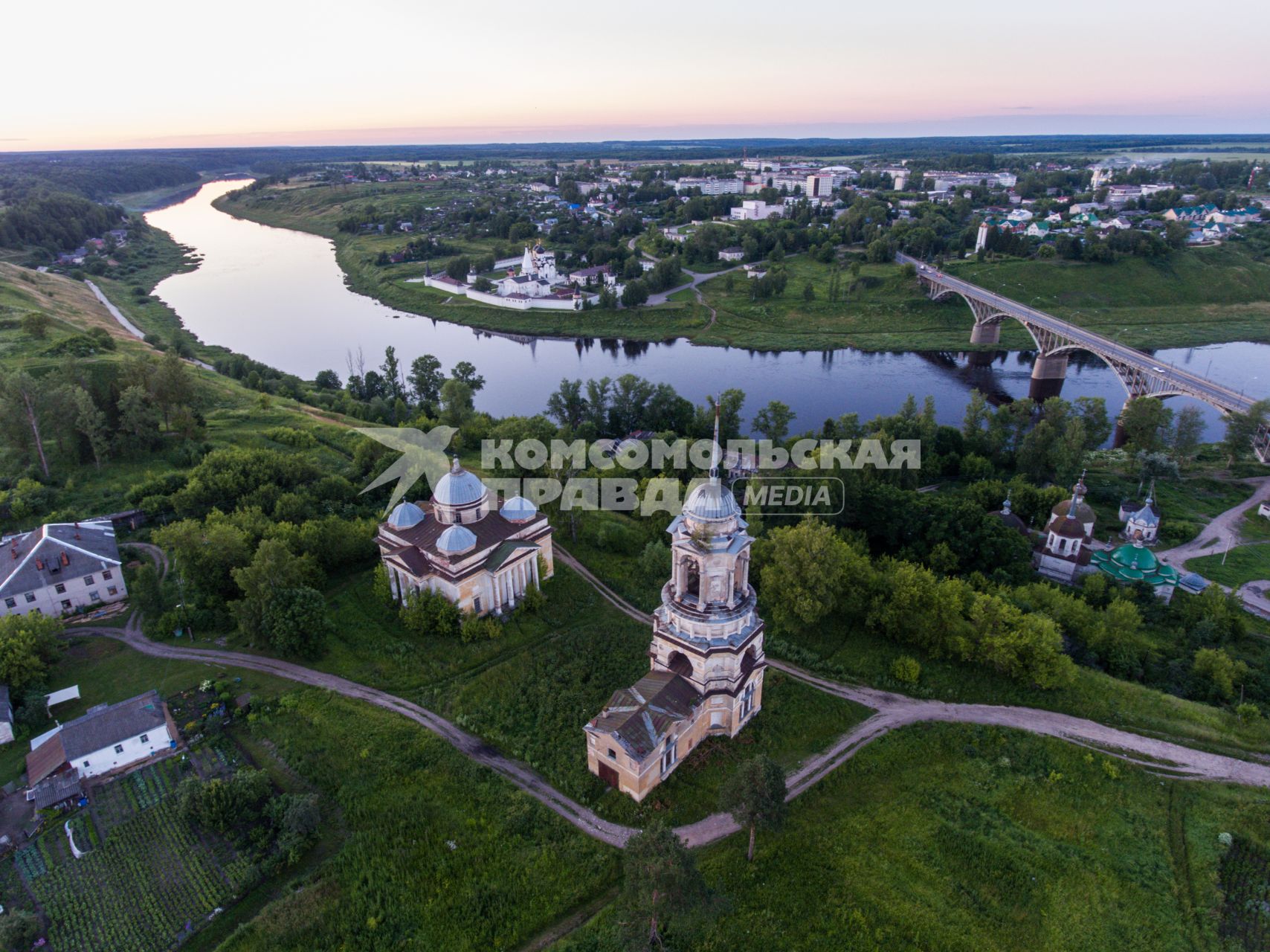 Тверcкая область, г.Старица. Вид на Церковь Спаса Нерукотворного Под Колокольней с высоты птичьего полета.