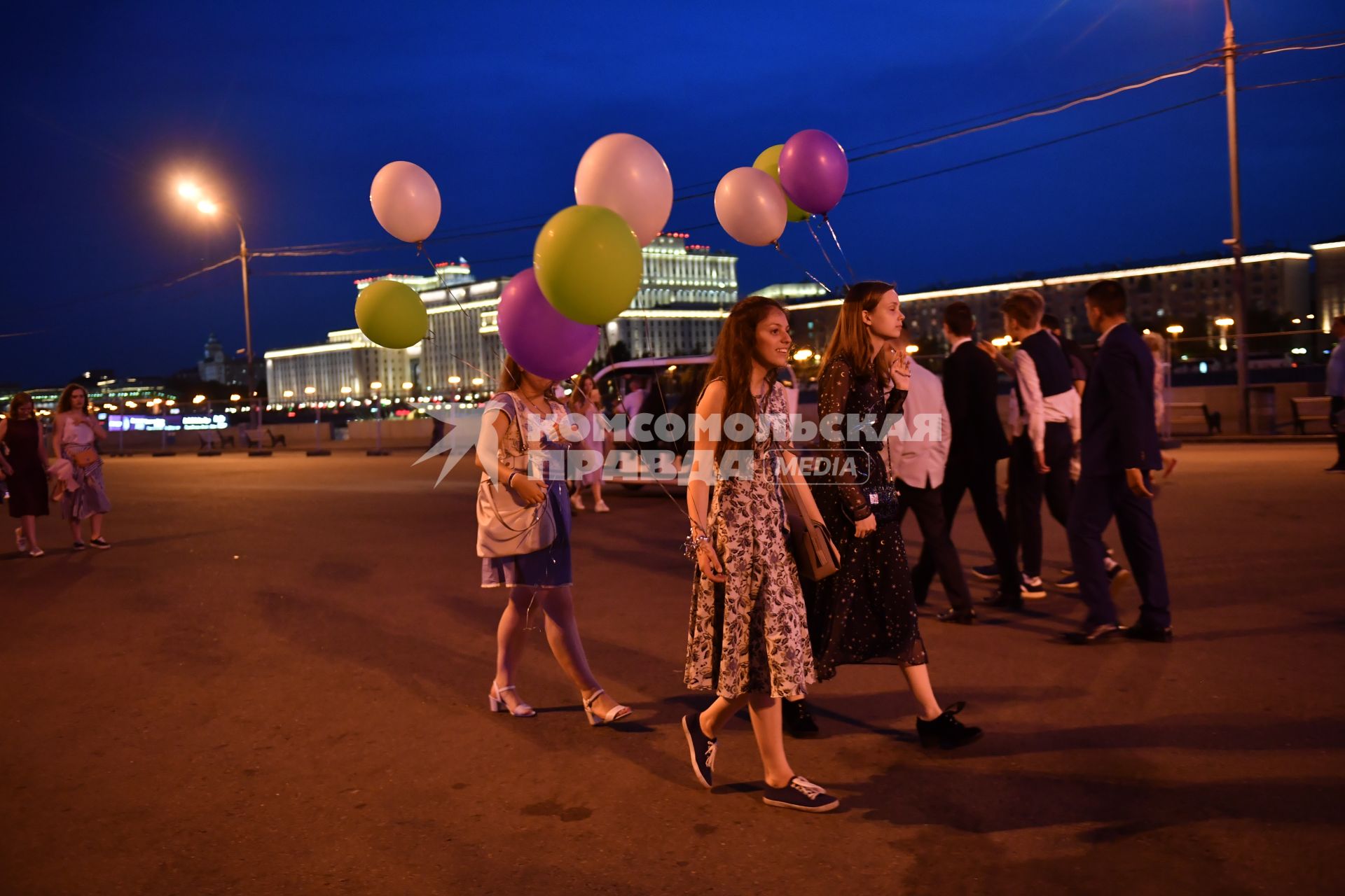 Москва. Выпускники школ на празднике `Московский выпускной-2018` в Парке Горького.