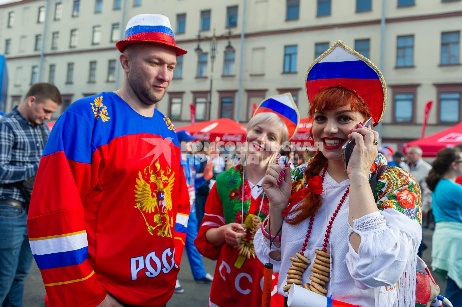 Санкт-Петербург.  Болельщики сборной России в фан-зоне во время трансляции матча  группового этапа чемпионата мира по футболу - 2018 между сборными командами Уругвая и России.