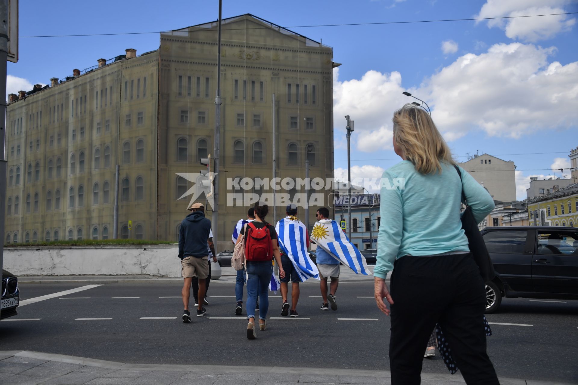 Москва. Иностранные болельщики на улицах Москвы.