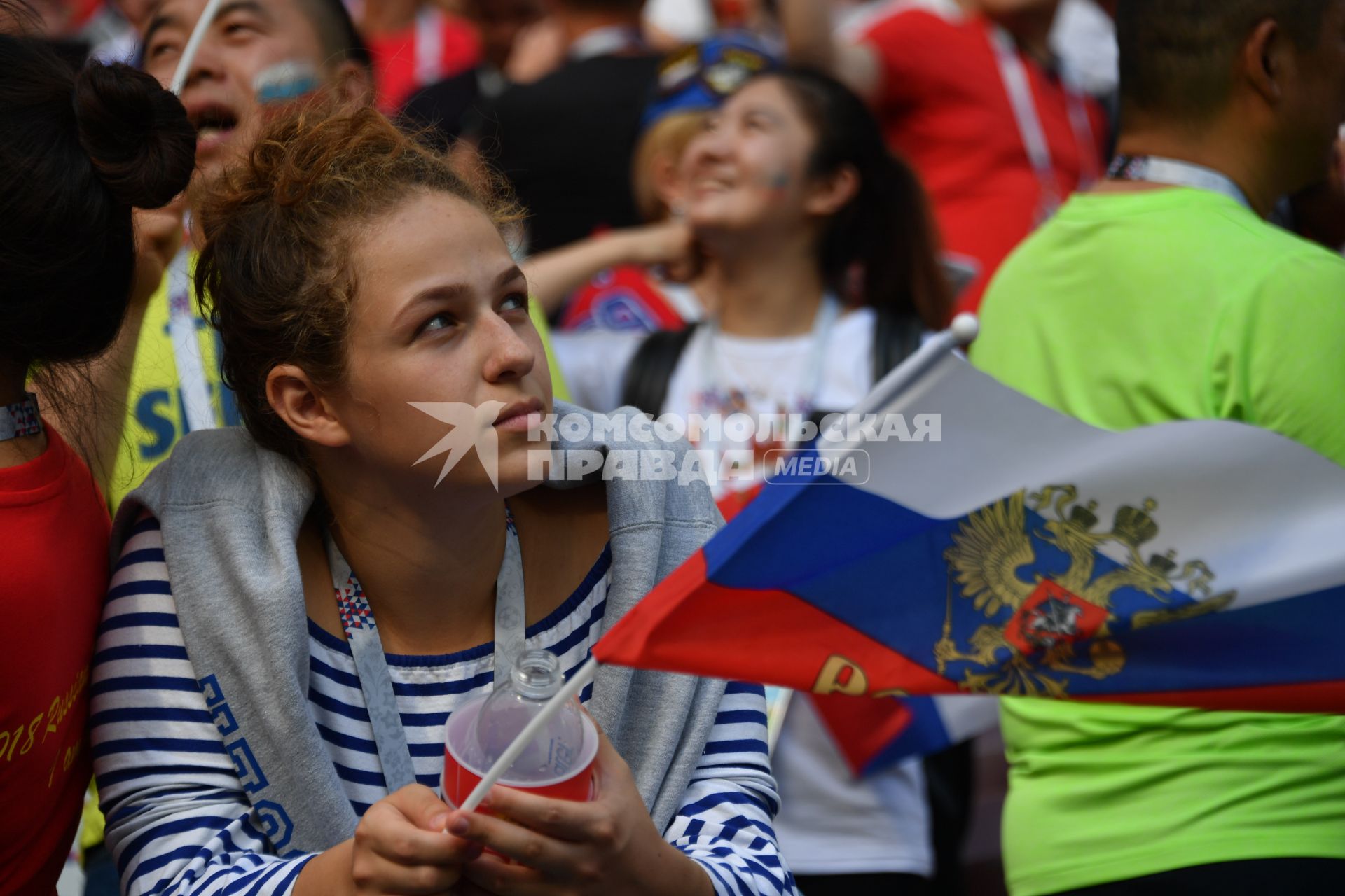 Москва. Болельщики перед игрой  1/8 финала чемпионата мира по футболу 2018 между сборными России и Испании.