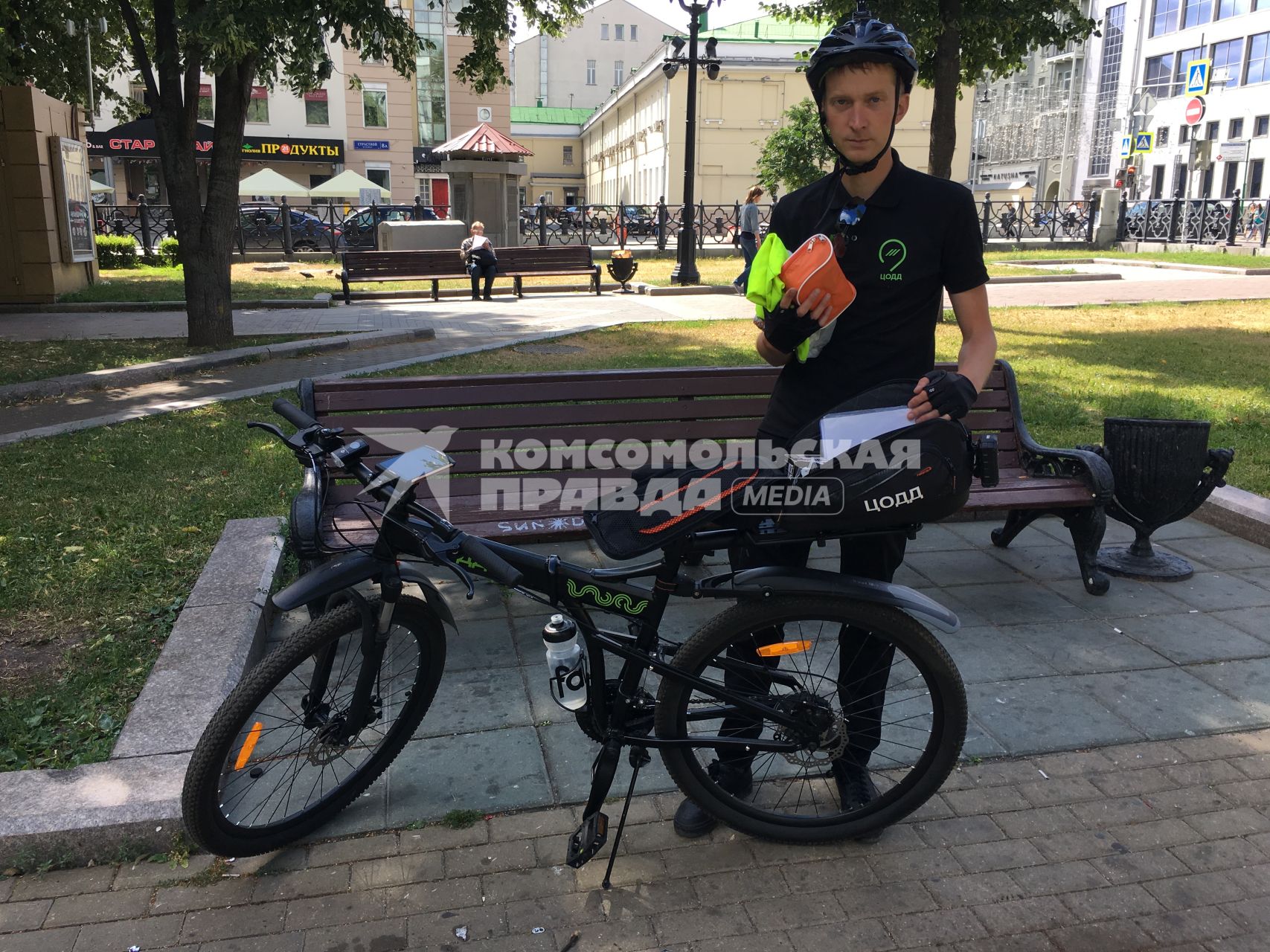 Москва. Велопатруль ЦОДД (Центра организации дорожного движения) на Бульварном кольце.