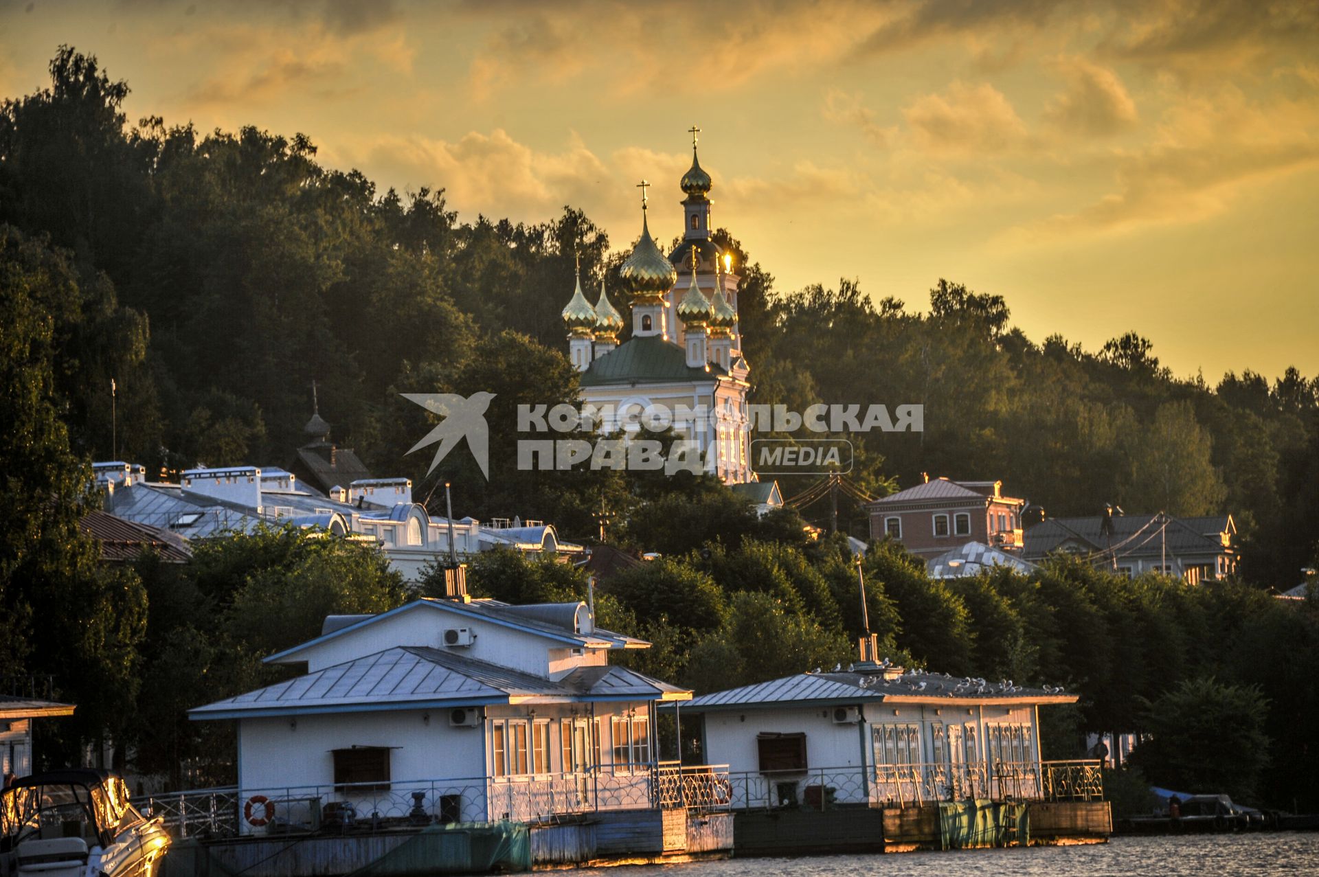 Плес. Вид на Плес с Волги.