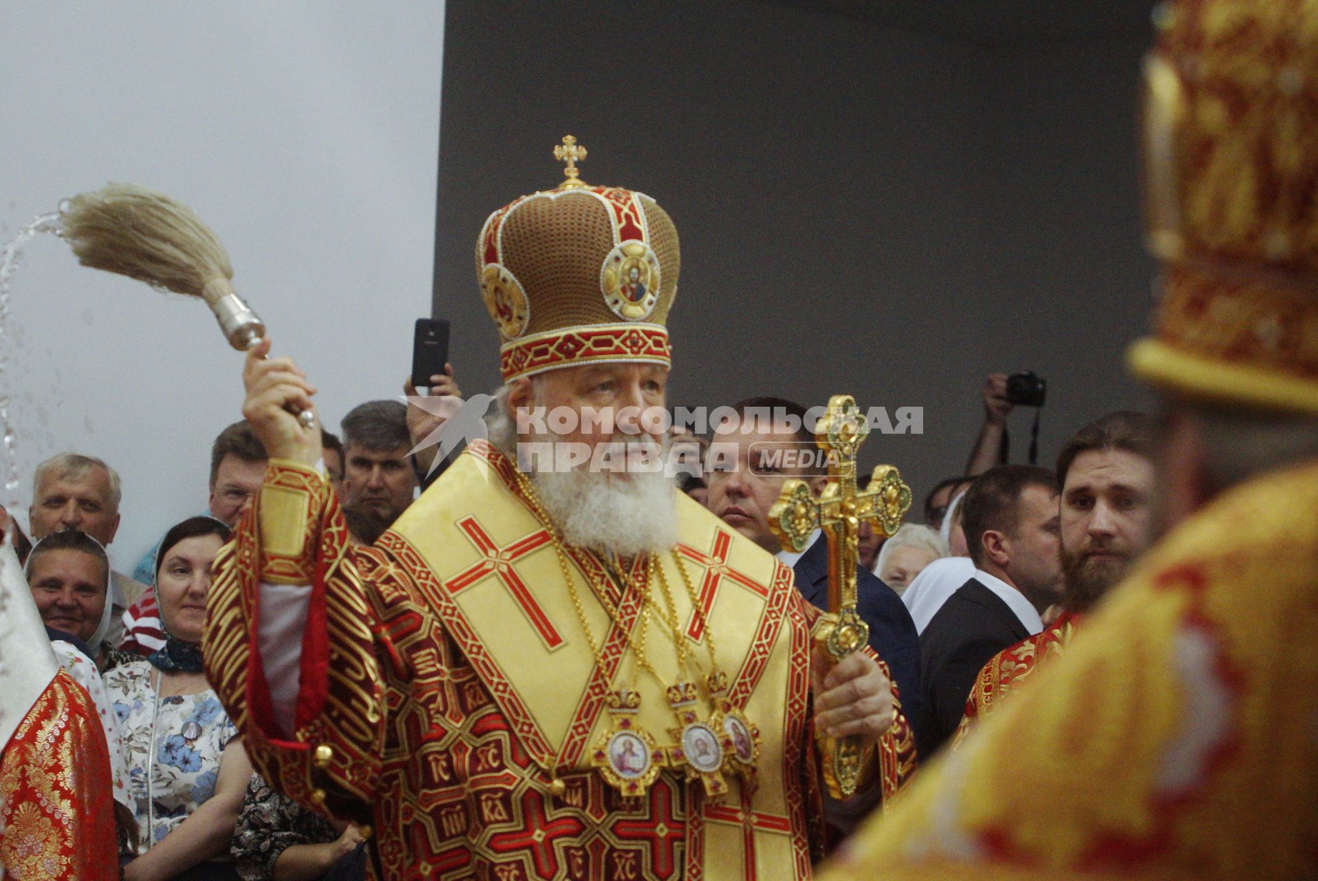 Свердловская область. Алапаевск. Патриарх Кирилл во время освящения храма Федоровской иконы Божией Матери, построенного на территории мужского монастыря, у места, где в июле 1918 года были убиты члены Дома Романовых