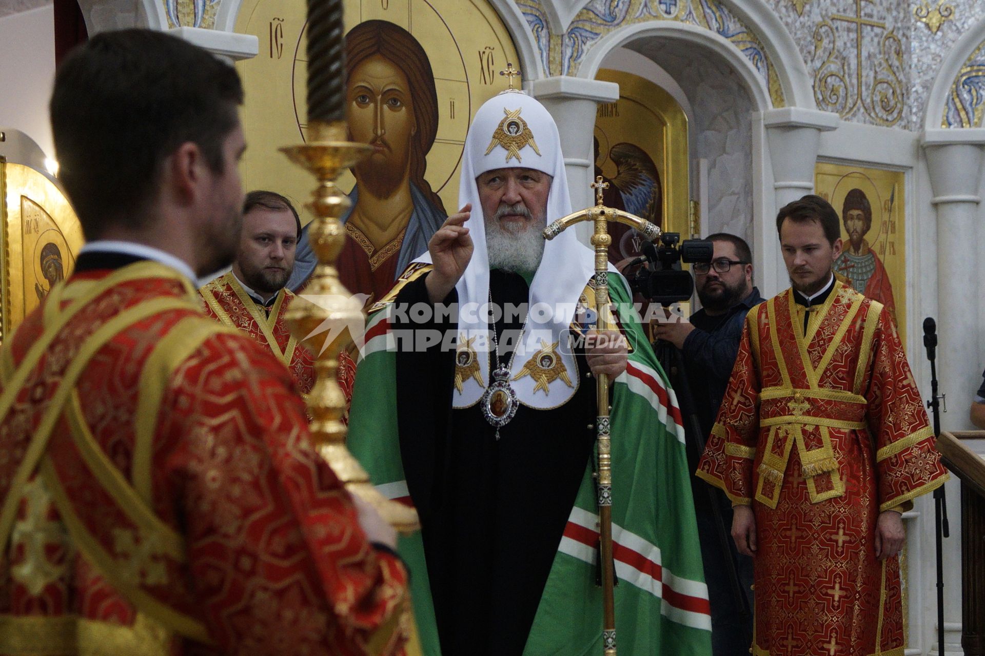 Свердловская область. Алапаевск. Патриарх Кирилл во время освящения храма Федоровской иконы Божией Матери, построенного на территории мужского монастыря, у места, где в июле 1918 года были убиты члены Дома Романовых