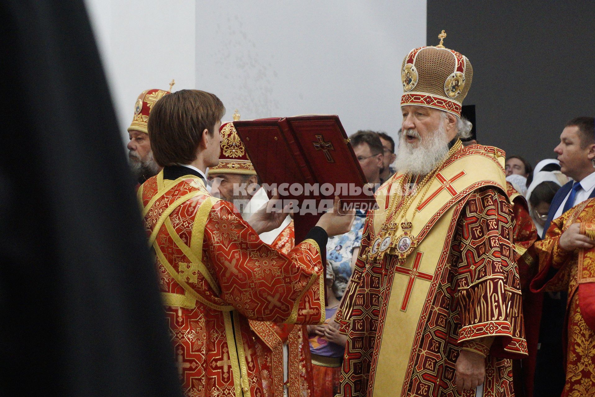 Свердловская область. Алапаевск. Патриарх Кирилл во время освящения храма Федоровской иконы Божией Матери, построенного на территории мужского монастыря, у места, где в июле 1918 года были убиты члены Дома Романовых