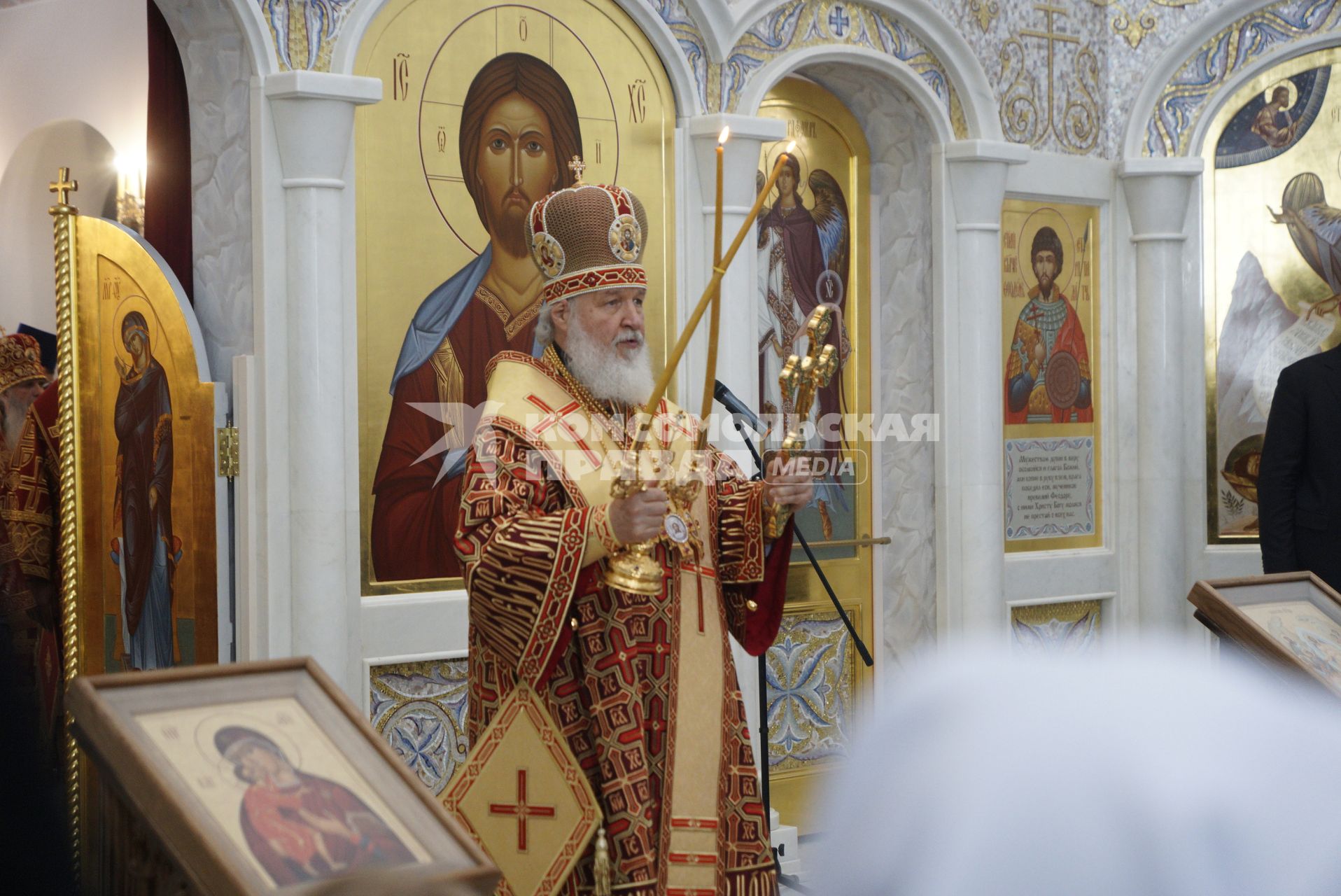 Свердловская область. Алапаевск. Патриарх Кирилл во время освящения храма Федоровской иконы Божией Матери, построенного на территории мужского монастыря, у места, где в июле 1918 года были убиты члены Дома Романовых