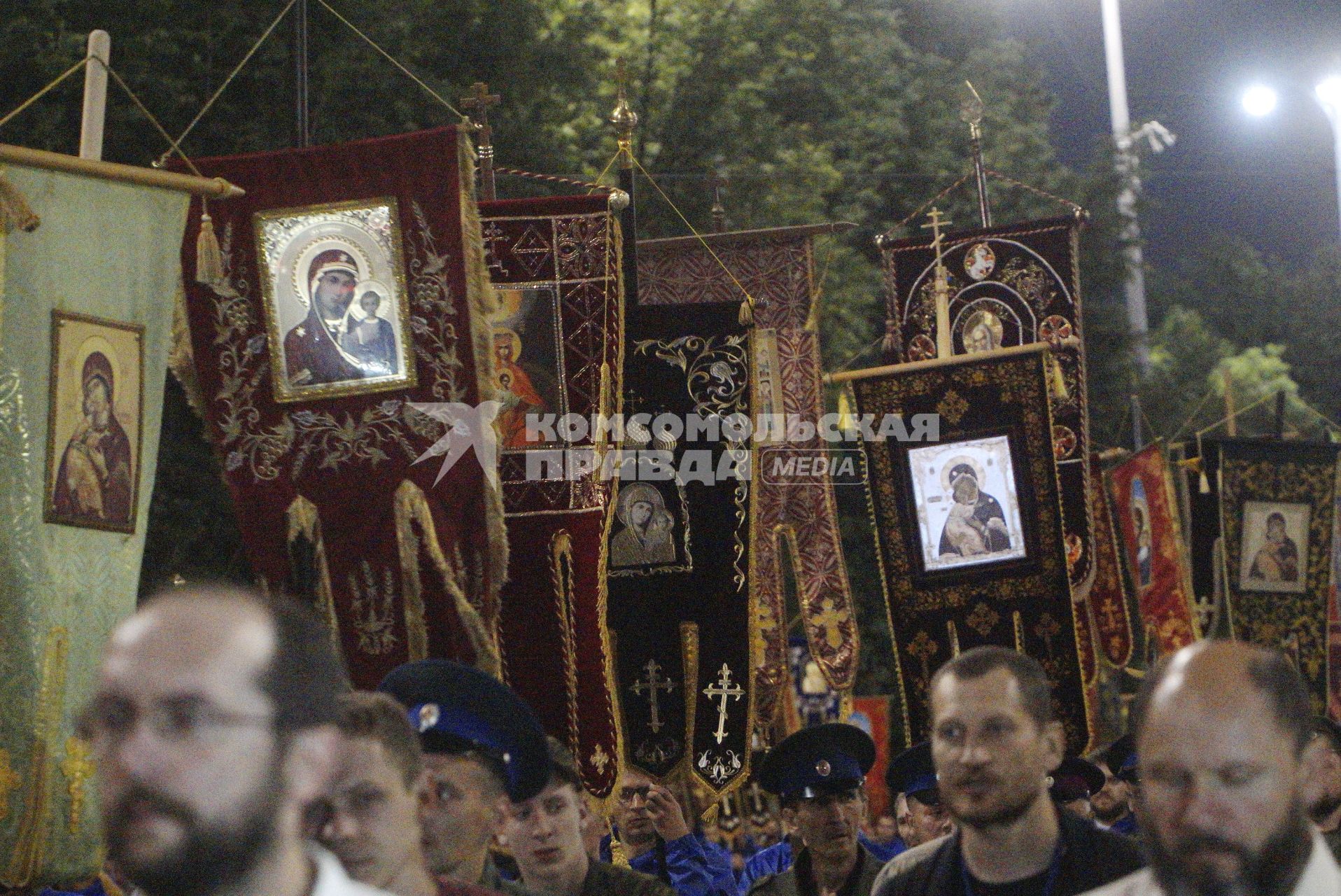 Екатеринбург. \'Царские дни\'. 100-летие с дня гибели семьи Романовых. Крестный ход по последнему пути царской семьи, до Ганиной ямы.