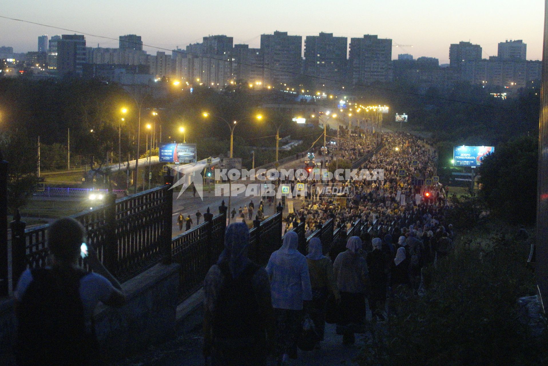 Екатеринбург. \'Царские дни\'. 100-летие с дня гибели семьи Романовых. Крестный ход по последнему пути царской семьи, до Ганиной ямы.