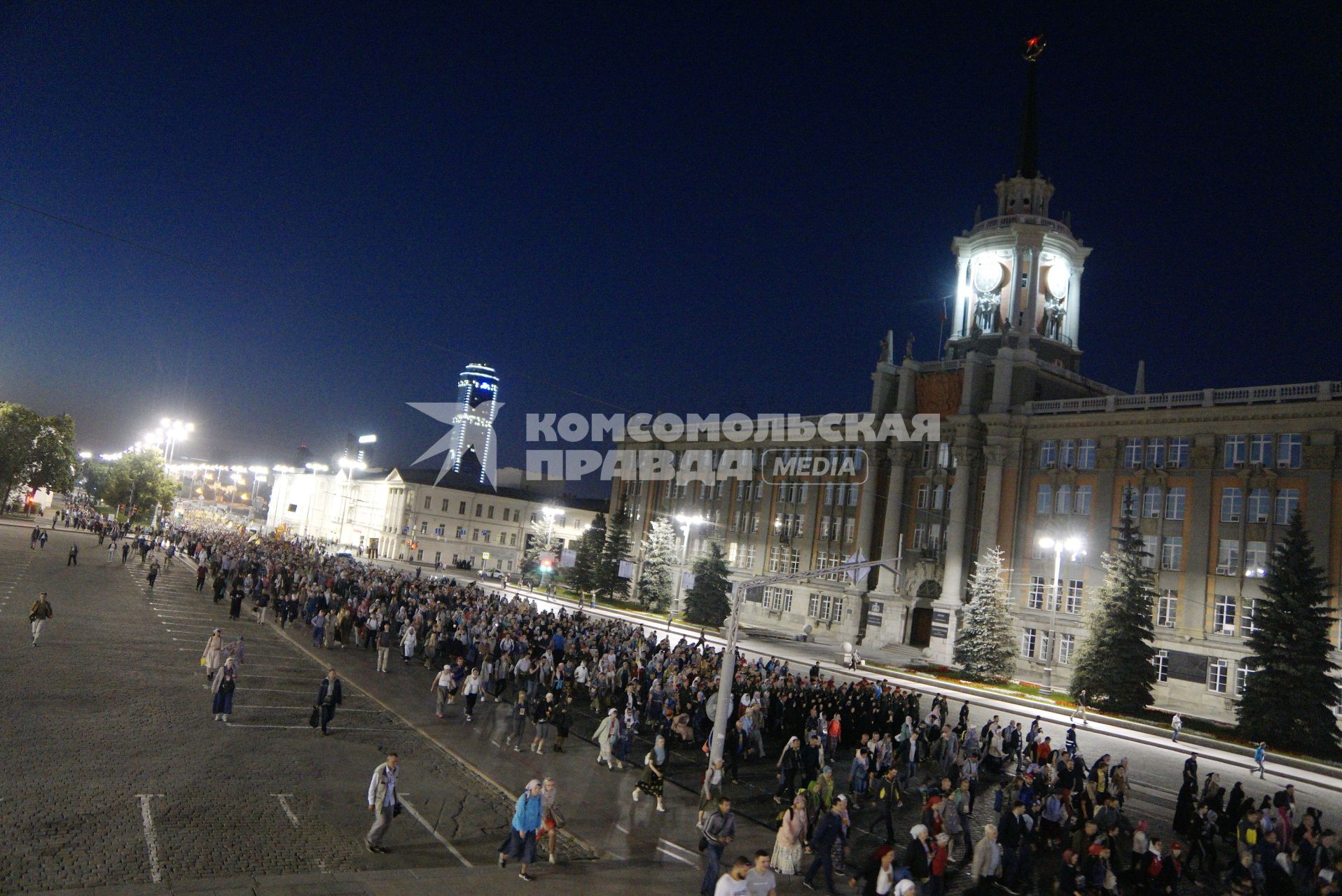 Екатеринбург. \'Царские дни\'. 100-летие с дня гибели семьи Романовых. Крестный ход по последнему пути царской семьи, до Ганиной ямы.