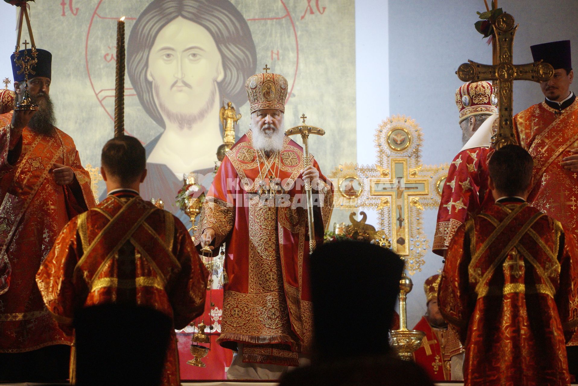 Екатеринбург. \'Царские дни\'. 100-летие с дня гибели семьи Романовых. Патриарх Кирилл во время службы в храме на крови, перед началом крестного хода по последнему пути царской семьи, до Ганиной ямы.