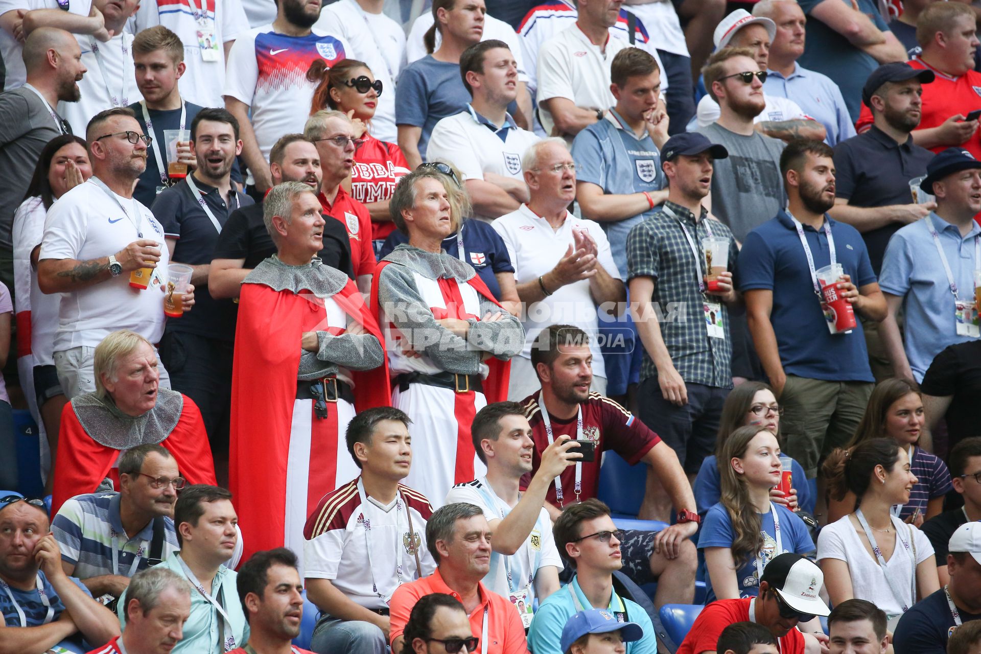 Санкт-Петербург.   Болельщики сборной Англии во время  матча за третье место чемпионата мира по футболу - 2018 между сборными командами Бельгии и Англии.