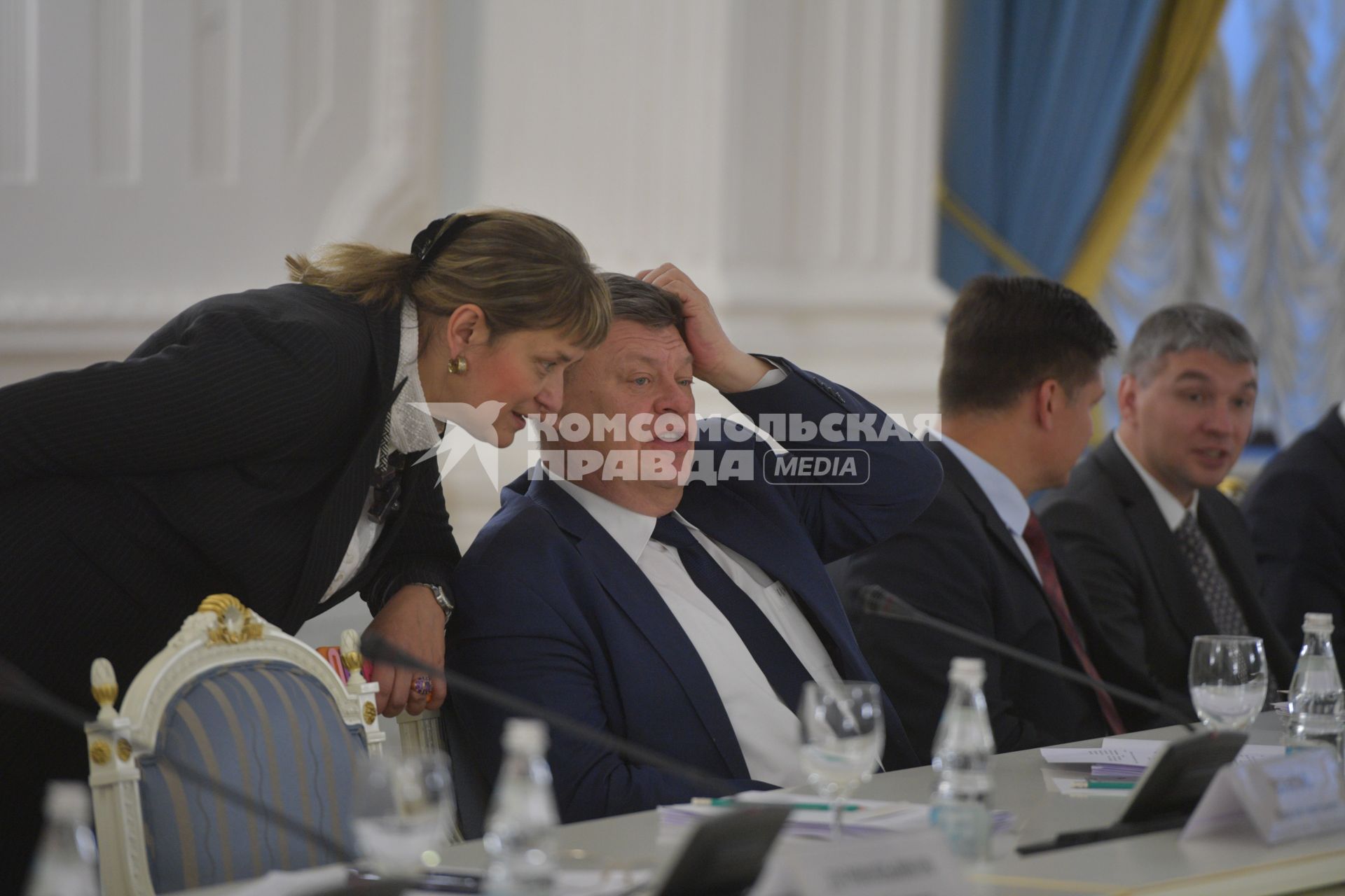 Москва. Помощница Госсекретаря Союзного государства Елена Овчаренко (слева) на заседании Группы высокого уровня Совета Министров Союзного государства в Доме приемов Правительства РФ.