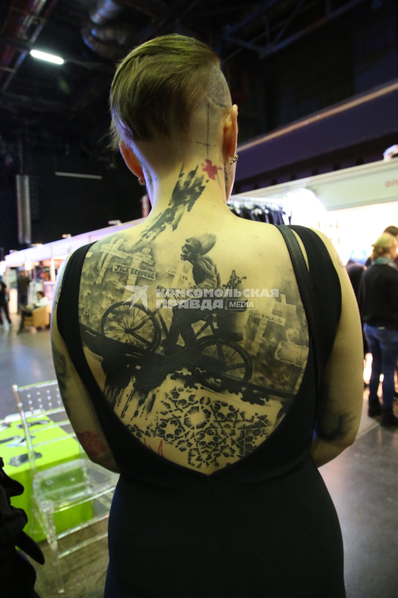 Диск269. Арт-фестиваль THE MOSCOW TATTOO SHOW. 2015. На снимке: девушка с татуировкой на спине