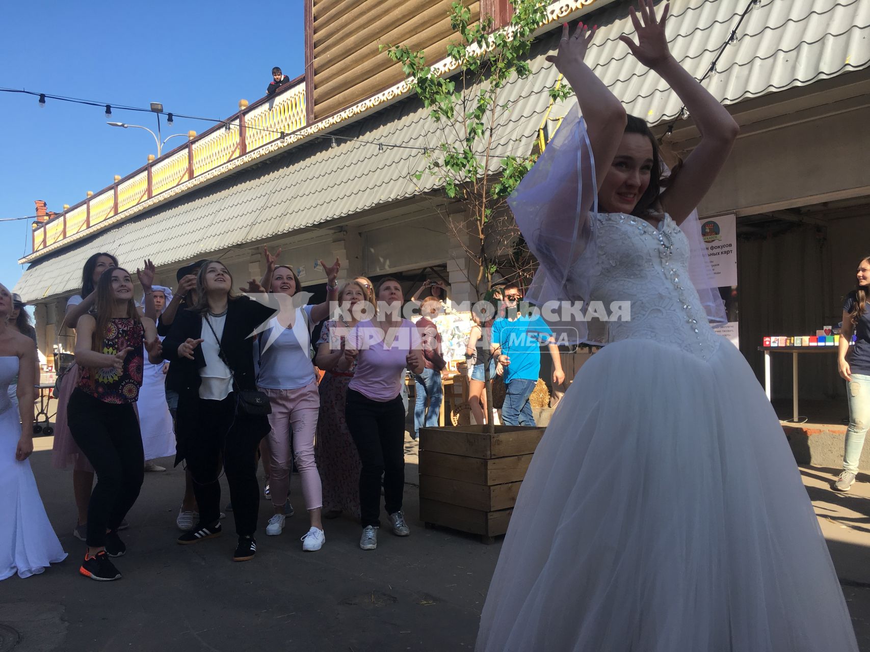 Москва. Фестиваль-перформанс `Свадьба. Генеральная репетиция`  на Vernissage.