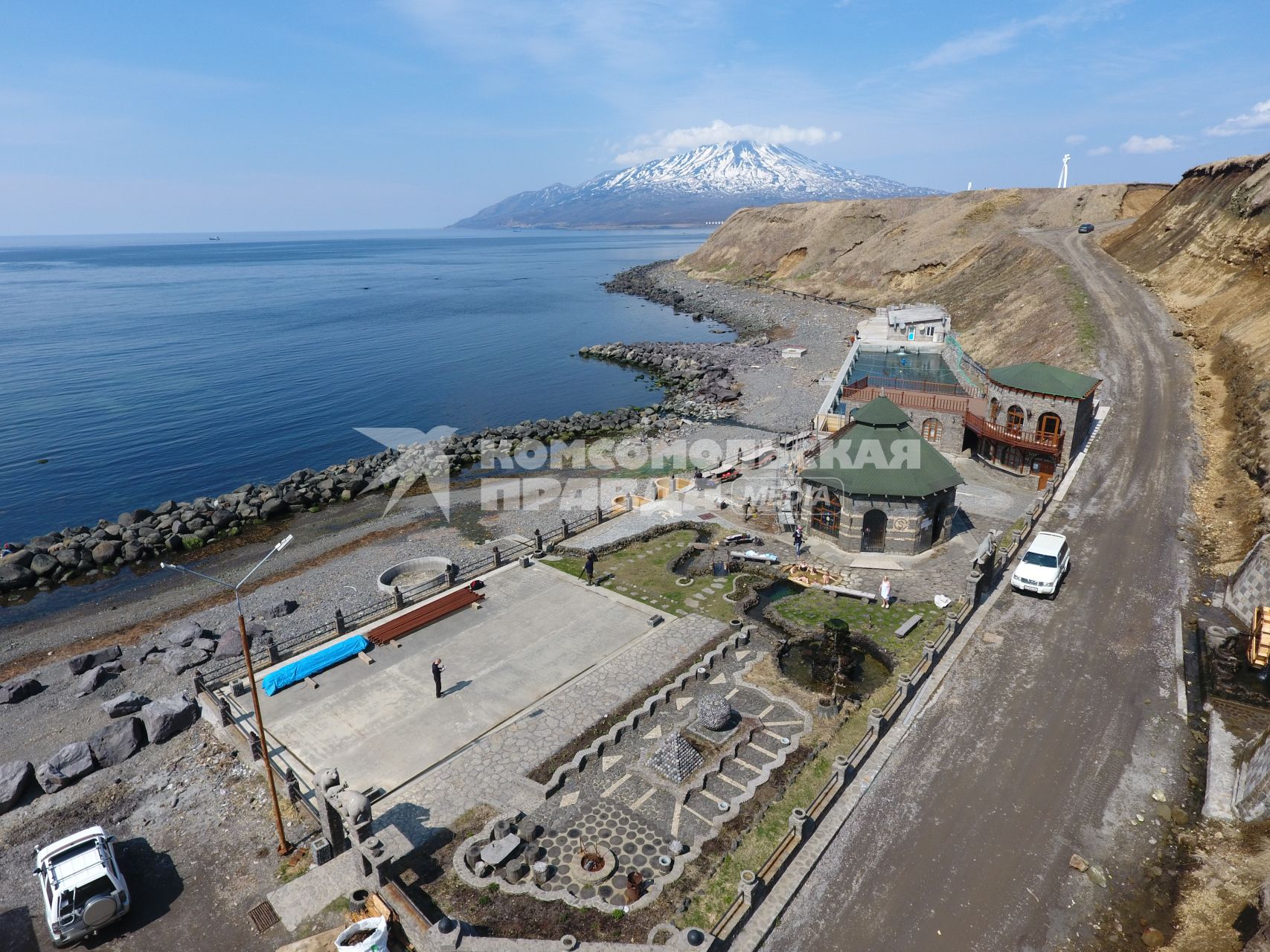 Остров Итуруп, Курильск. Вид на городской водно-оздоровительный комплекс `Ванночки`.