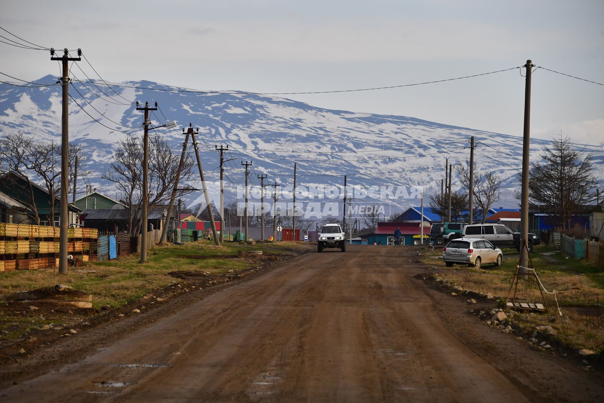 Остров Итуруп, пос. Рейдово. Поселковая дорога.