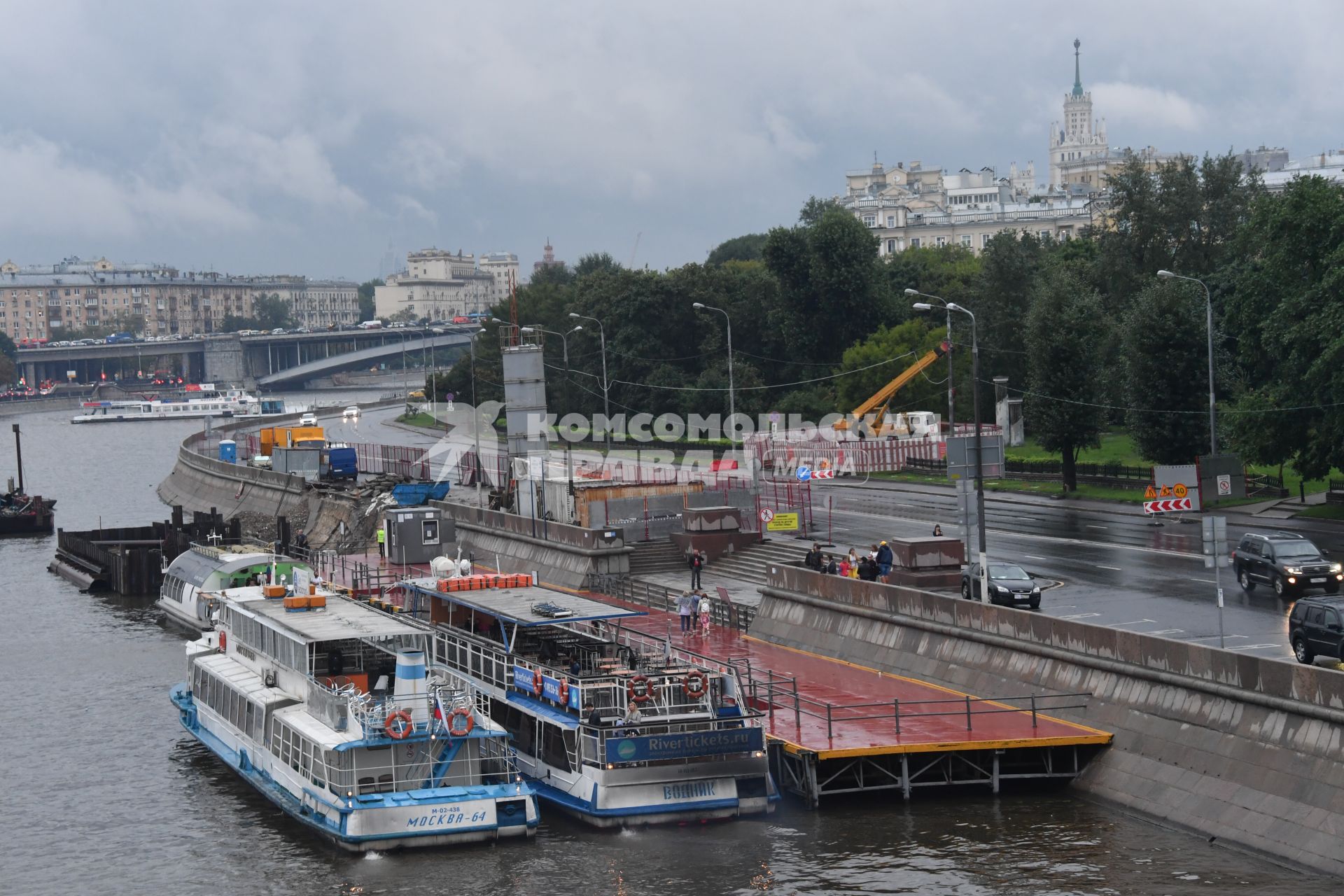 Москва. Вид на Москва-реку у Краснохолмской набережной.