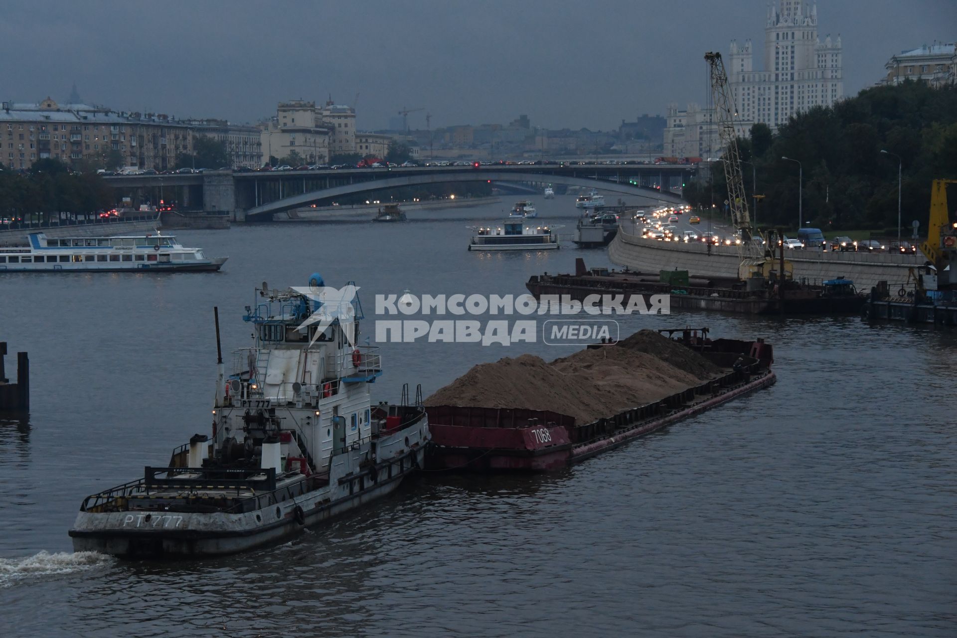 Москва. Вид на Москва-реку у Краснохолмской набережной.