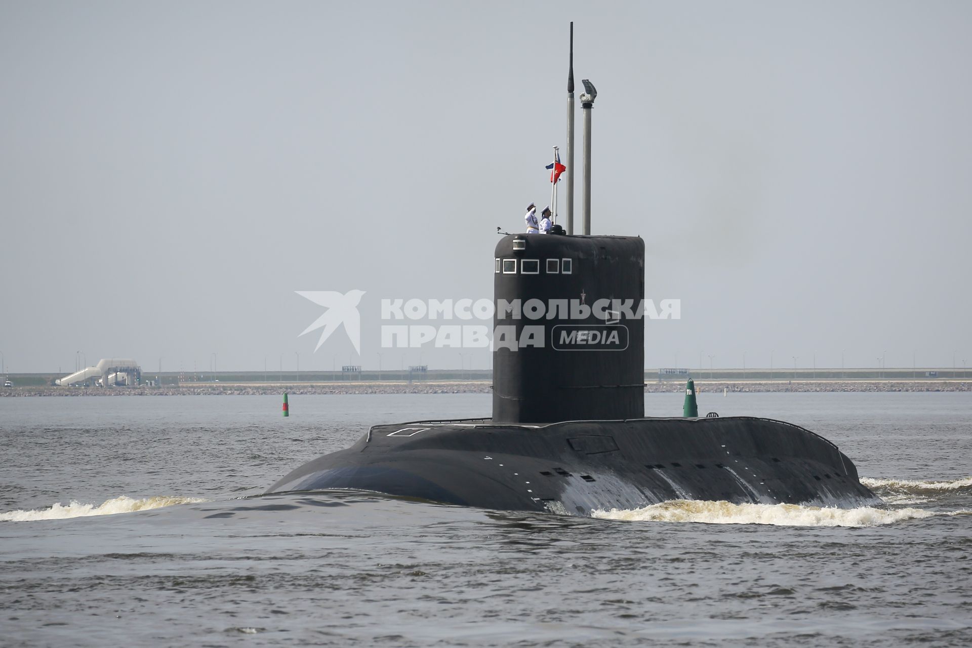 Санкт-Петербург, Кронштадт. Подводная лодкаво время главного военно-морского  парада в честь Дня ВМФ России.