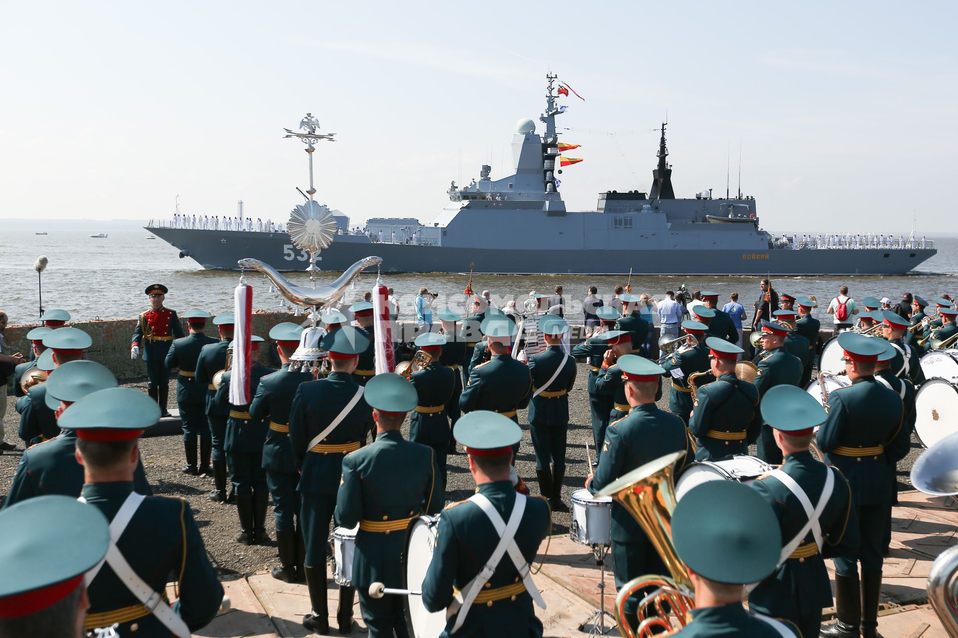 Санкт-Петербург, Кронштадт. Военный духовой оркестр во время главного военно-морского  парада в честь Дня ВМФ России.