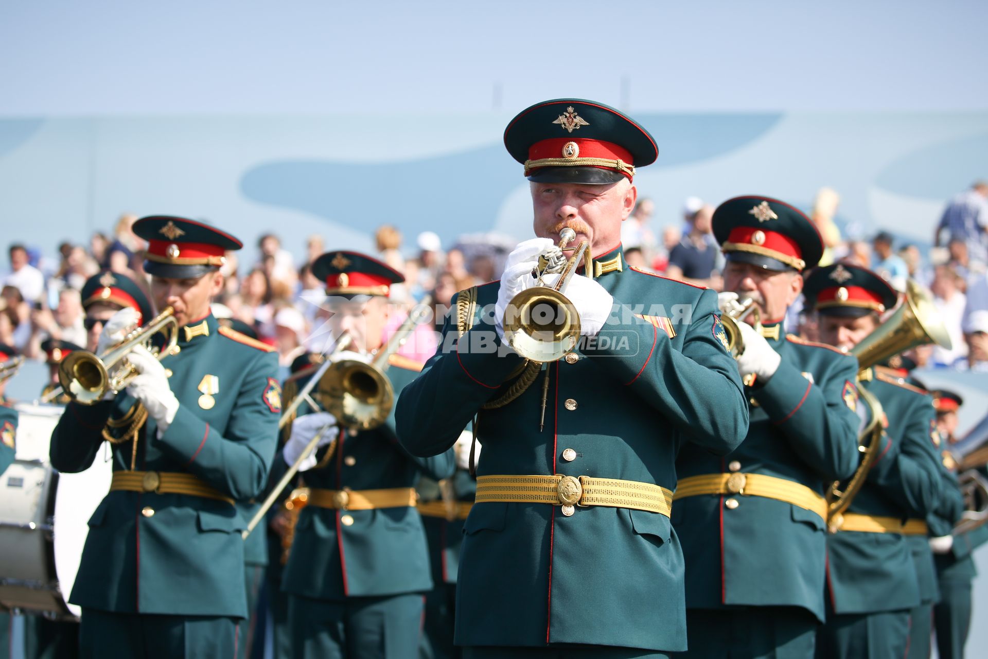 Санкт-Петербург, Кронштадт. Военный духовой оркестр во время главного военно-морского  парада в честь Дня ВМФ России.