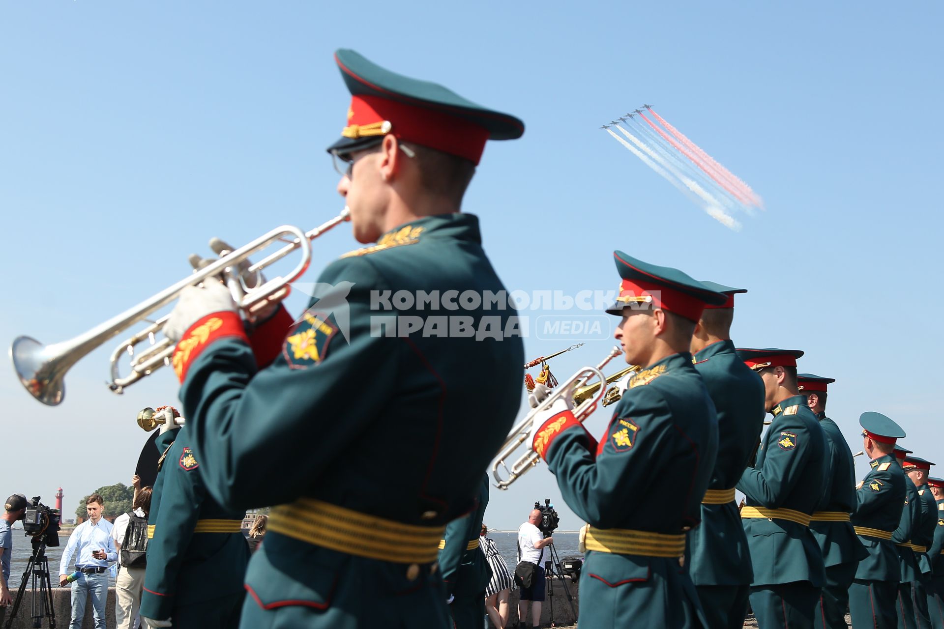 Санкт-Петербург, Кронштадт. Военный духовой оркестр во время главного военно-морского  парада в честь Дня ВМФ России.