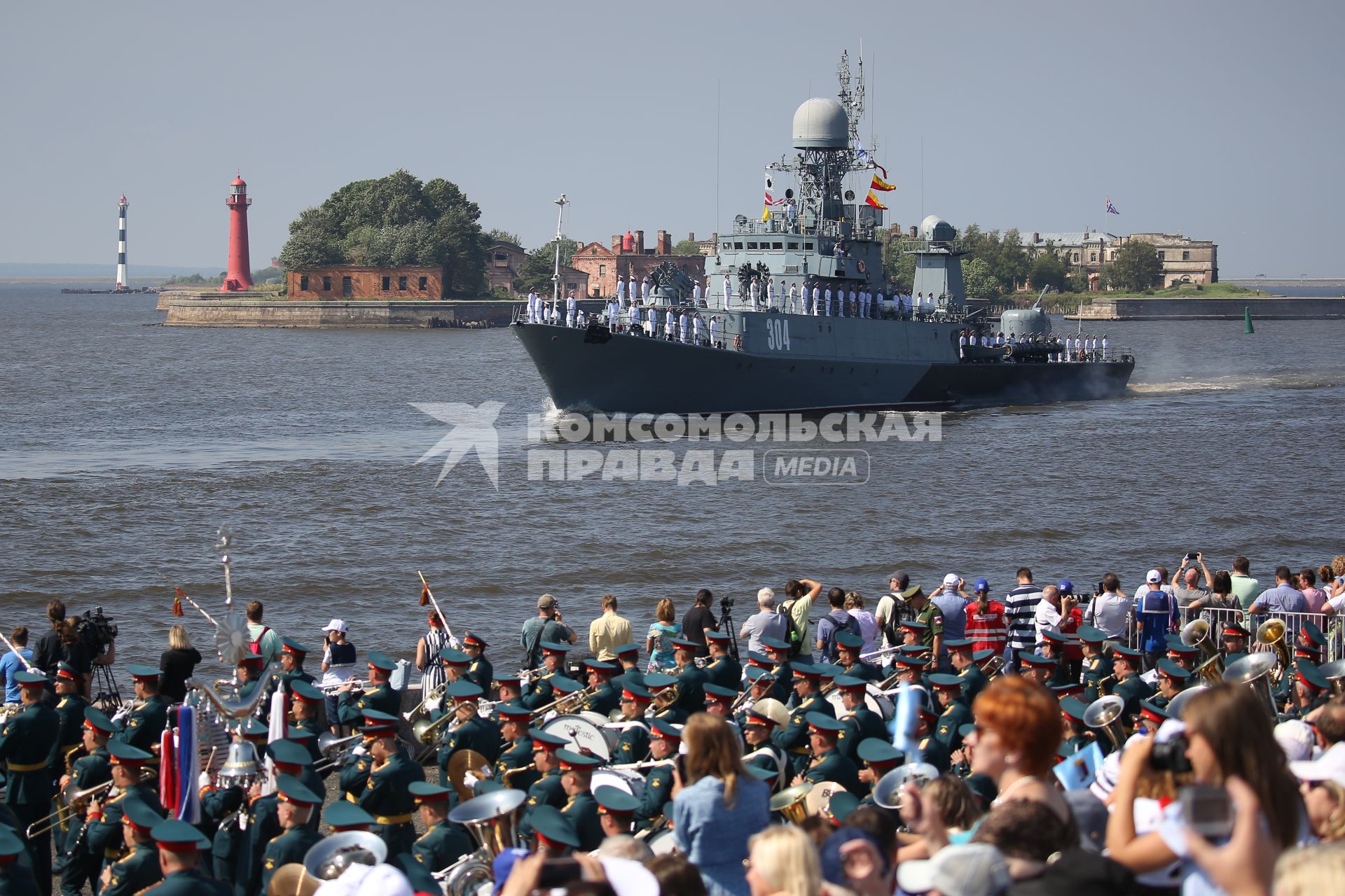 Санкт-Петербург, Кронштадт. Военный духовой оркестр во время главного военно-морского  парада в честь Дня ВМФ России.