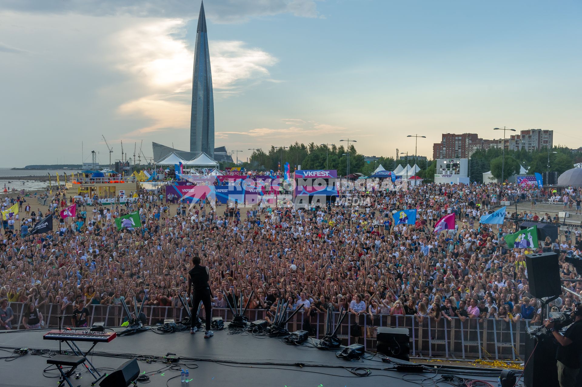 Санкт-Петербург. Зрители на фестивале VK Fest 2018 в парке 300-летия Санкт-Петербурга.