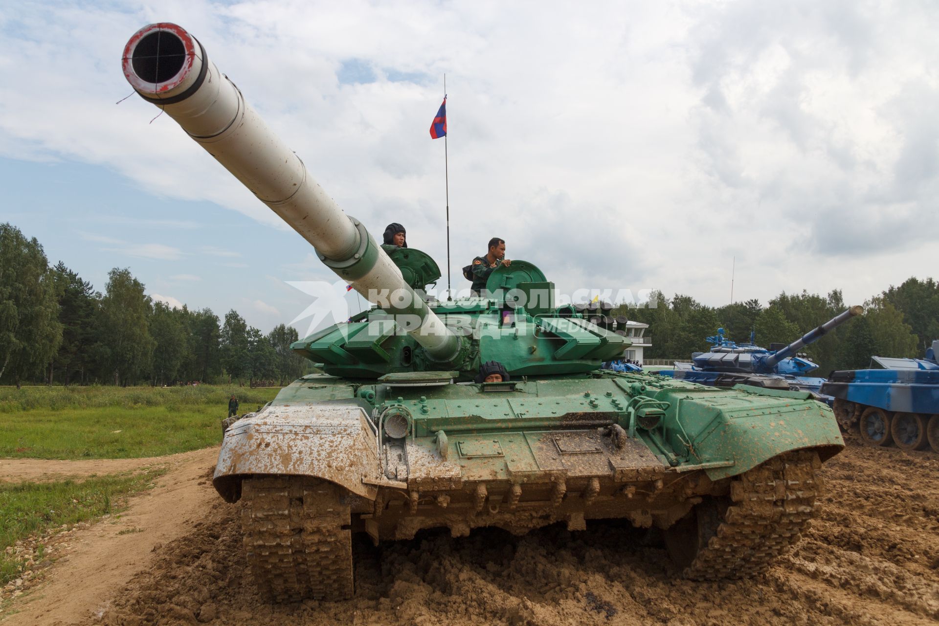 Московская область. Танк Т-72Б3 на международных соревнованях `Танковый биатлон - 2018` на подмосковном полигоне `Алабино`.