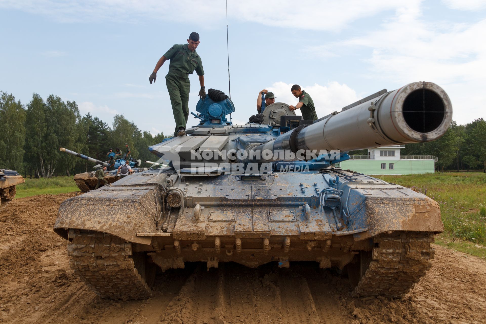 Московская область. Команда армии Венесуэла на танке Т-72Б3 в индивидуальной гонке международных соревнований `Танковый биатлон - 2018` на подмосковном полигоне `Алабино`.