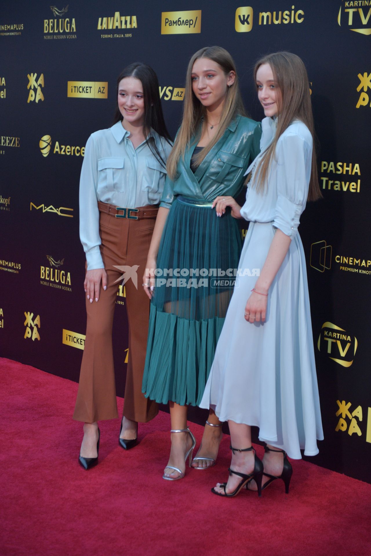 Азербайджан, Баку. Группа `Cosmos Girls`- Ева Лепс дочь Григория Лепса, Саша Гинер, Эден Голан  на музыкальном фестивале `Жара`.