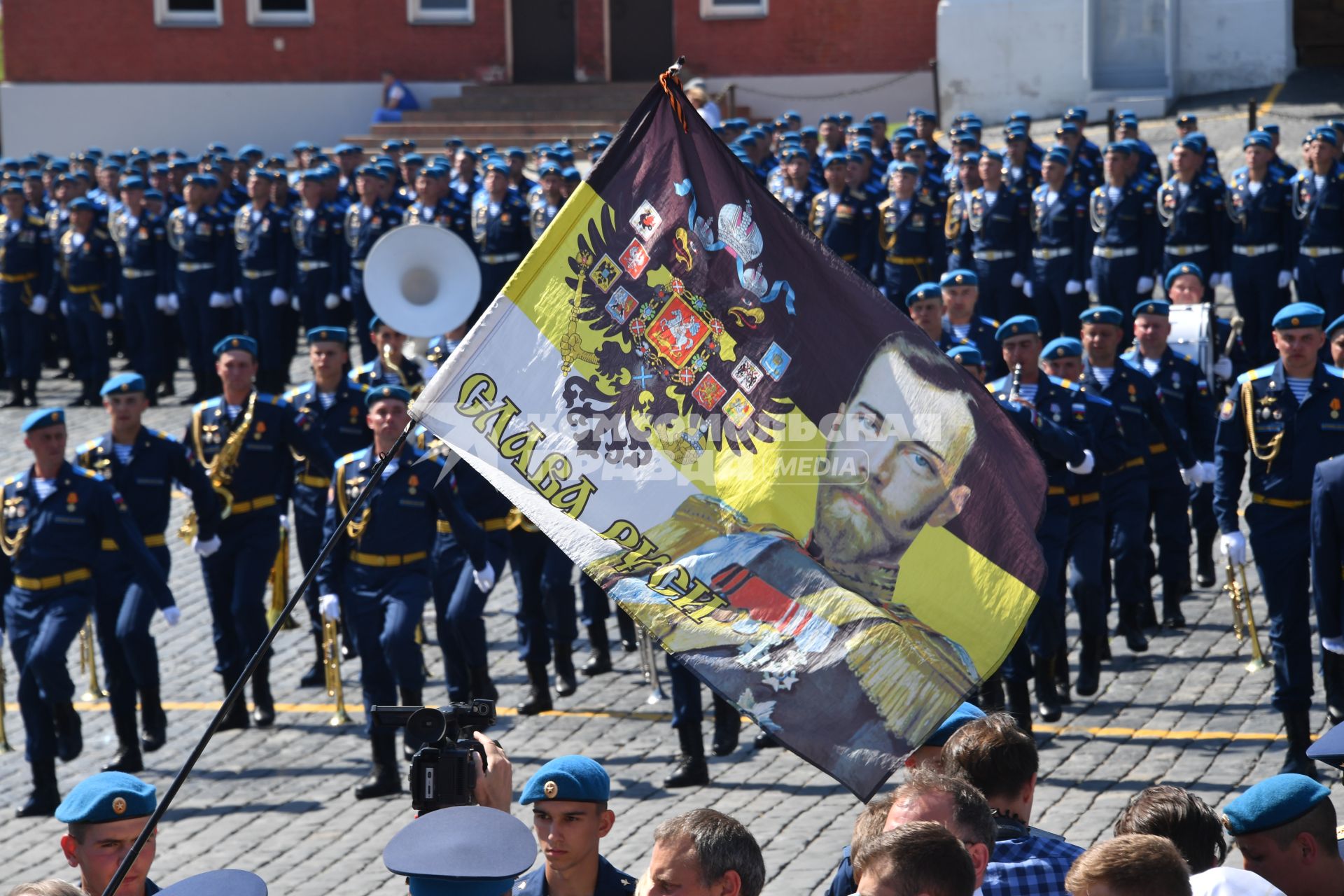 Москва. Торжественный парад в честь празднования Дня Воздушно-десантных войск на Красной площади.