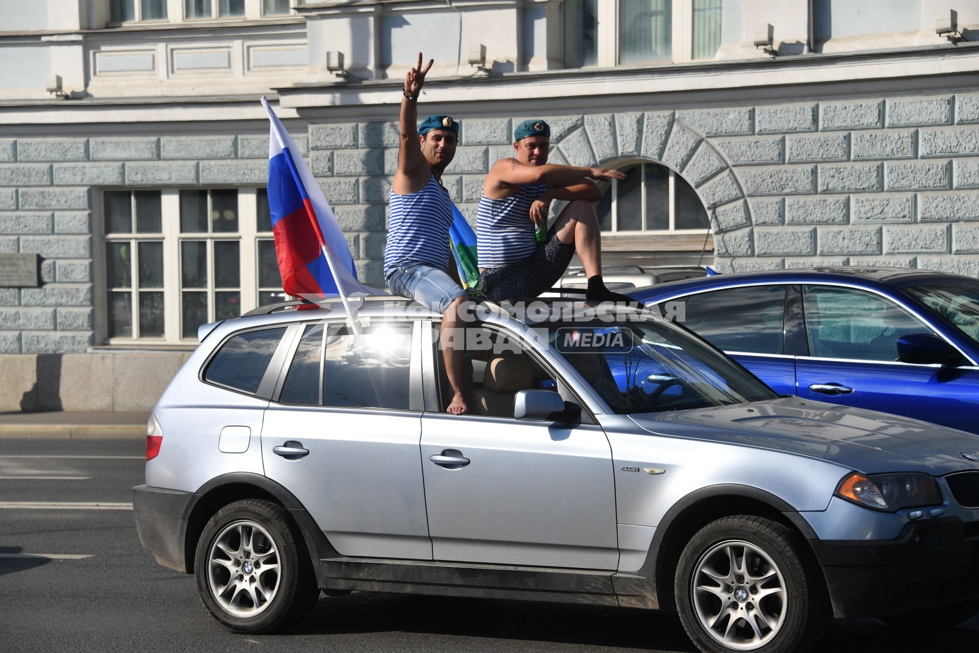 Москва. Участники празднования Дня Воздушно-десантных войск в Парке Горького.