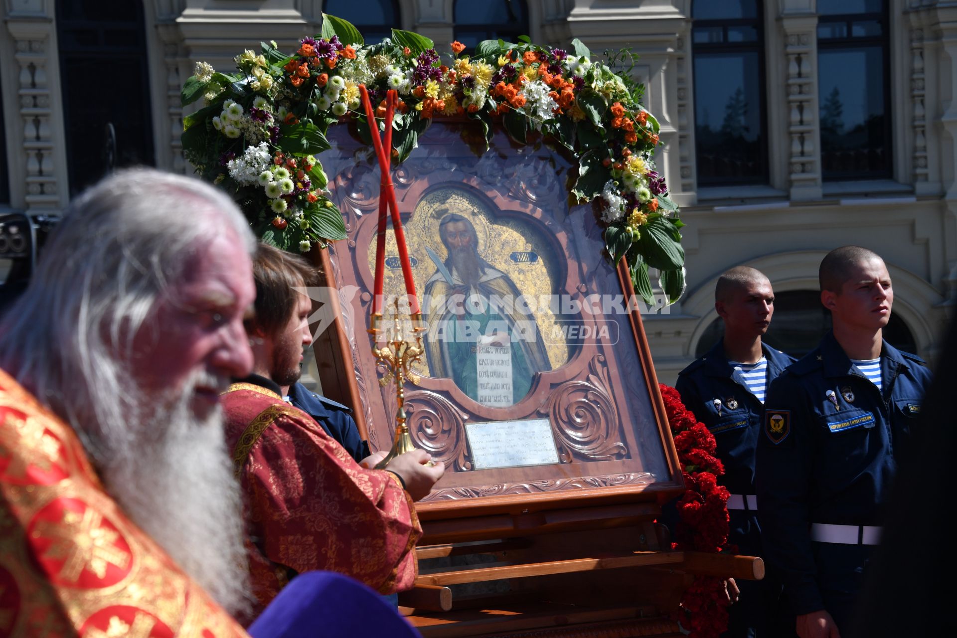 Москва. Торжественный молебен памяти святого пророка Илии на Лобном месте  в честь празднования Дня Воздушно-десантных войск на Красной площади.