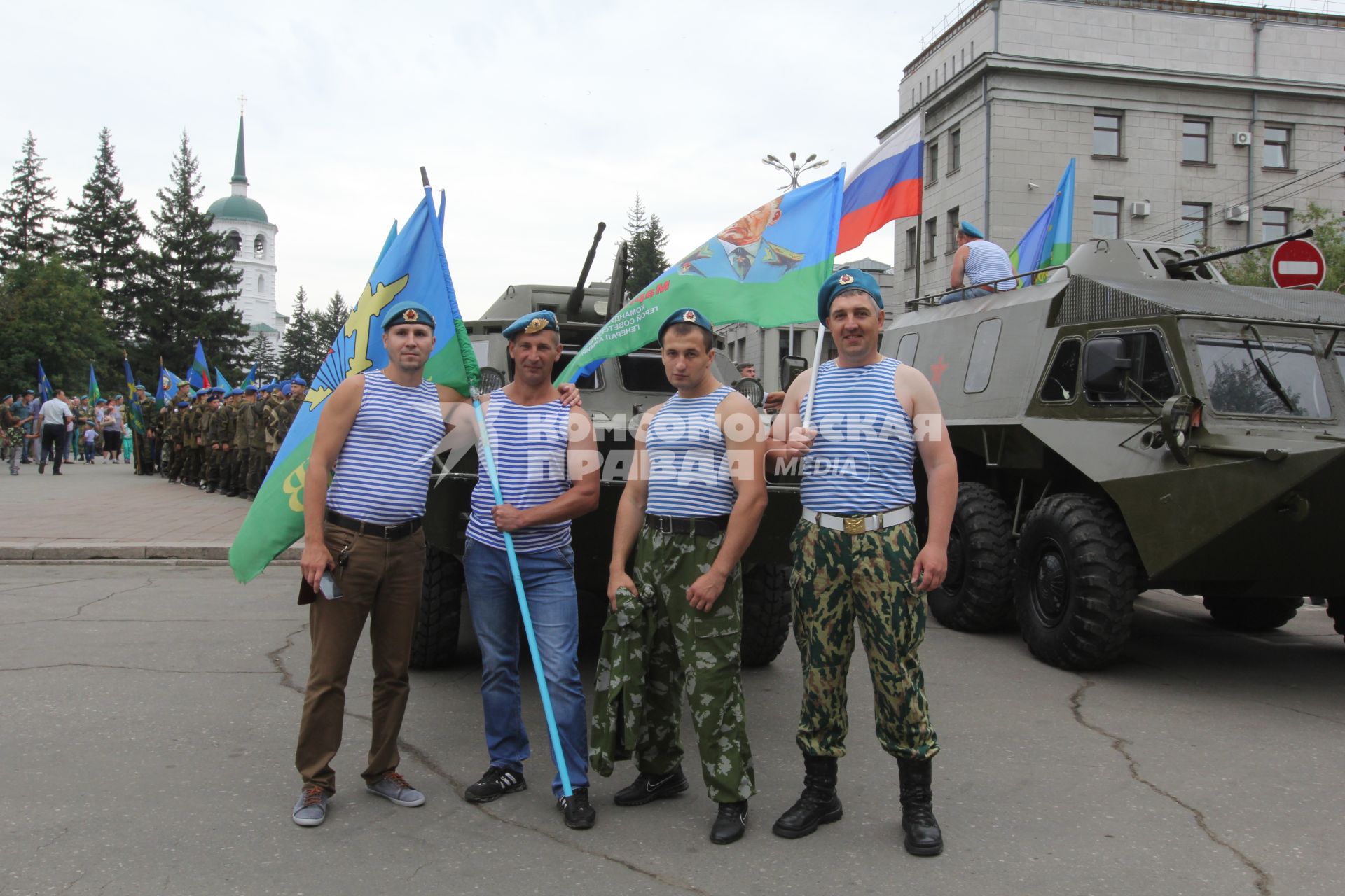 Иркутск.   Десантники во время празднования Дня Воздушно-десантных войск.