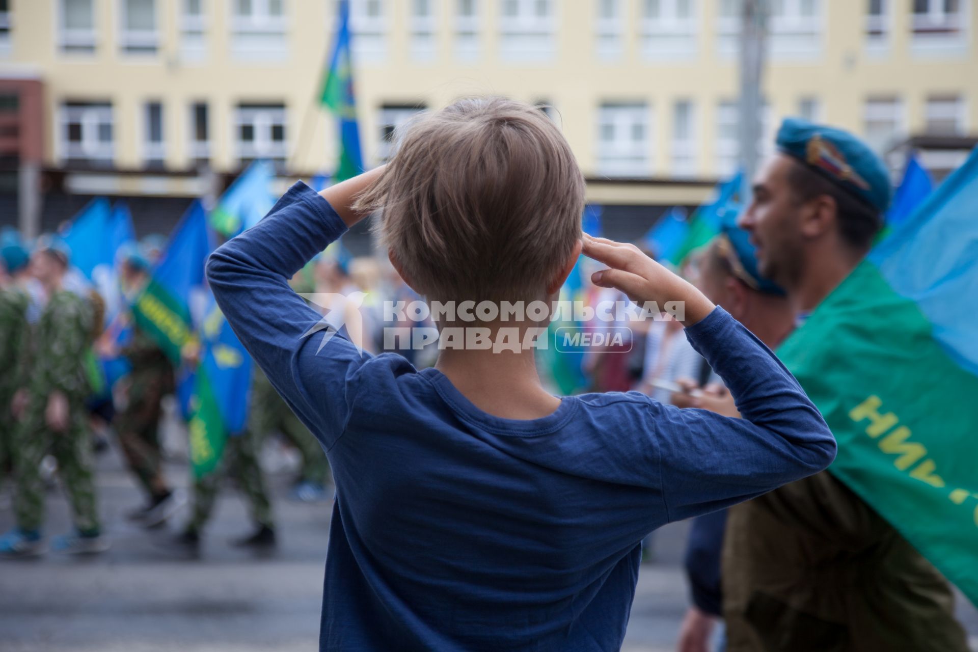 Пермь.  Во время празднования Дня Воздушно-десантных войск.