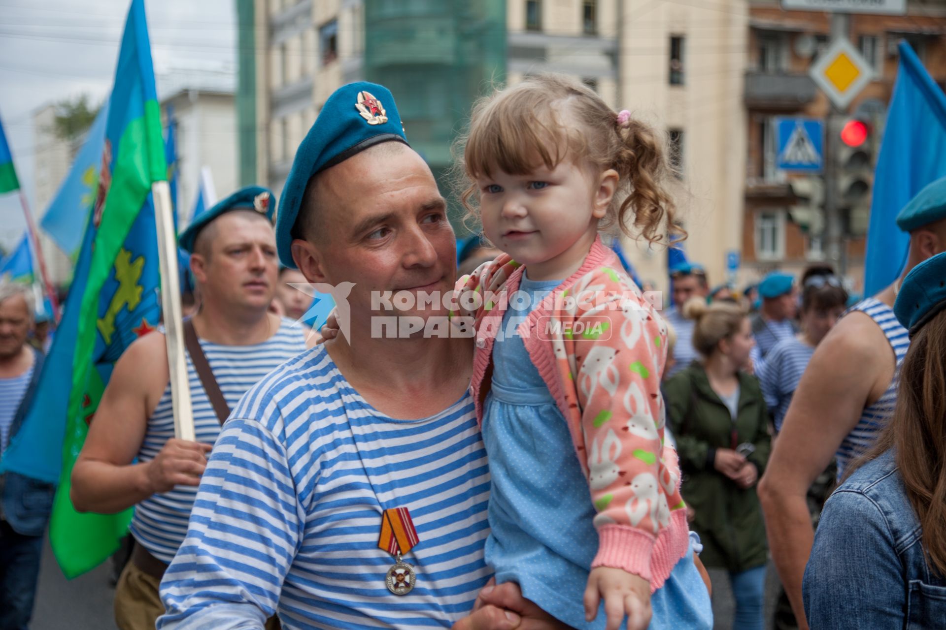 Пермь.  Десантники во время празднования Дня Воздушно-десантных войск.