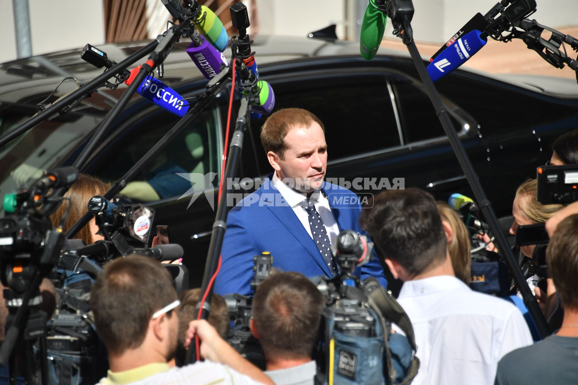 Москва. Адвокат Е.Петросяна Сергей Жорин у здания Хамовнического суда, где состоится рассмотрение гражданского иска о разделе совместно нажитого имущества между артистами Евгением Петросяном и его супругой Еленой Степаненко.