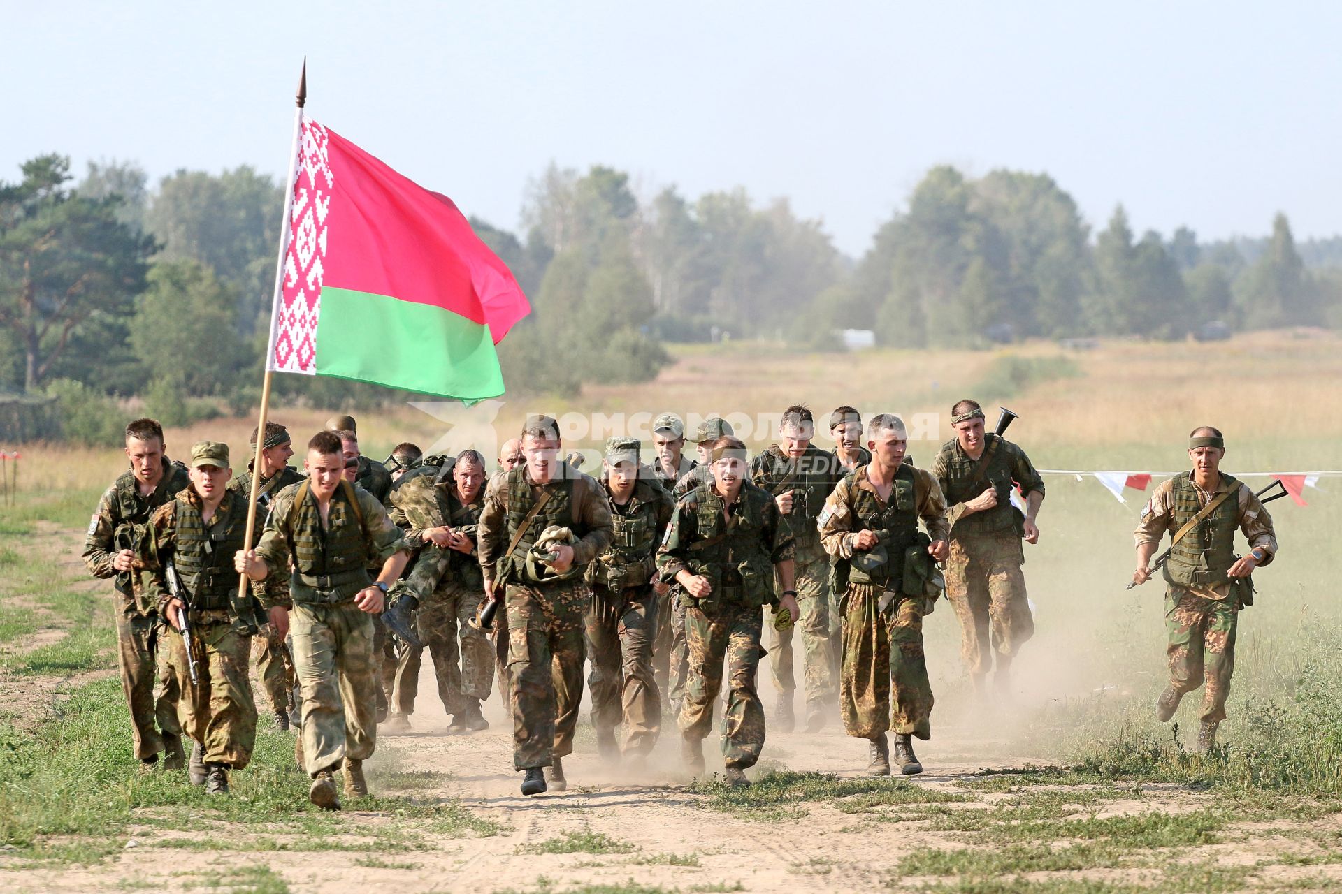 Псковская область. Военнослужащие из Белоруссии на первом этапе конкурса `Десантный взвод` в рамках Армейских международных игр - 2018.