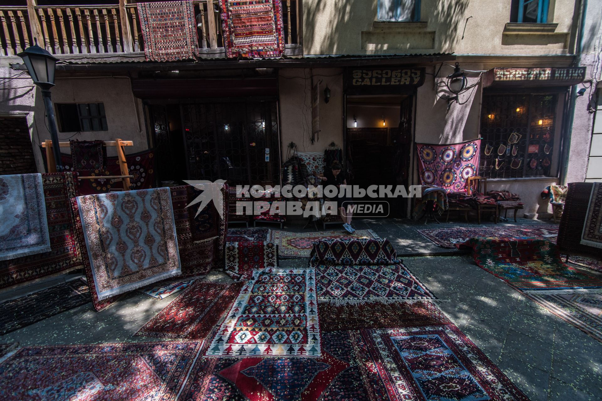 Грузия. Тбилиси. Продажа ковров.