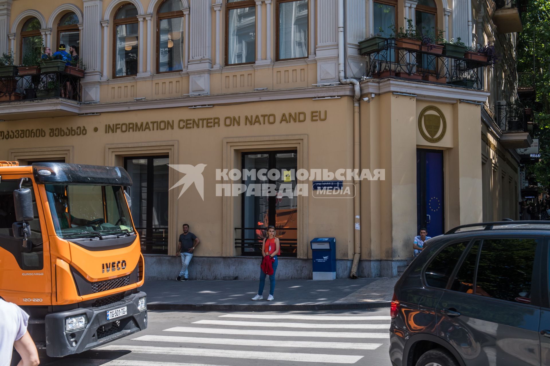 Грузия. Тбилиси.    Информационный центр  НАТО и ЕС.