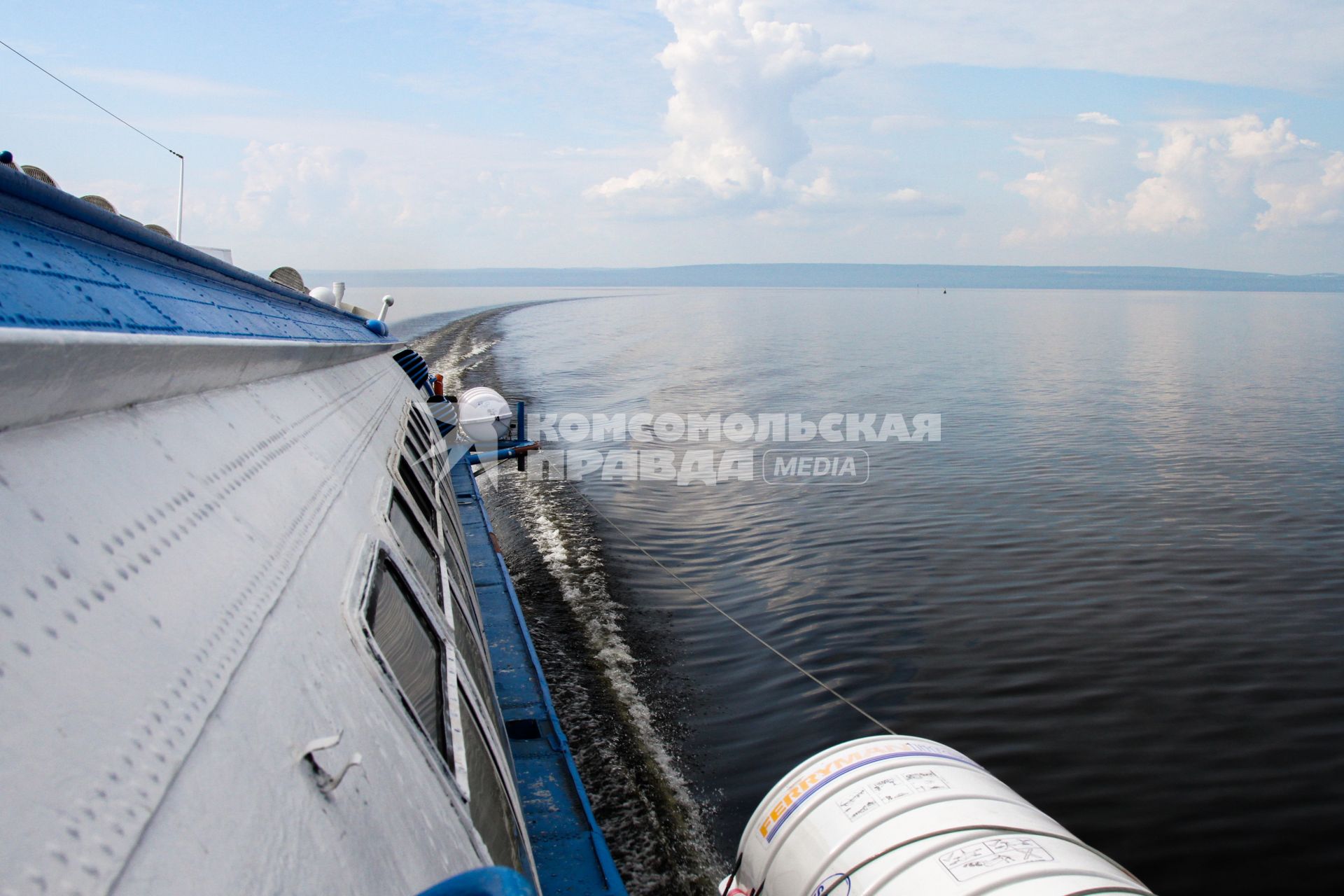 Республика Карелия, Петрозаводск. Туристический `Метеор` в Онежском озере.