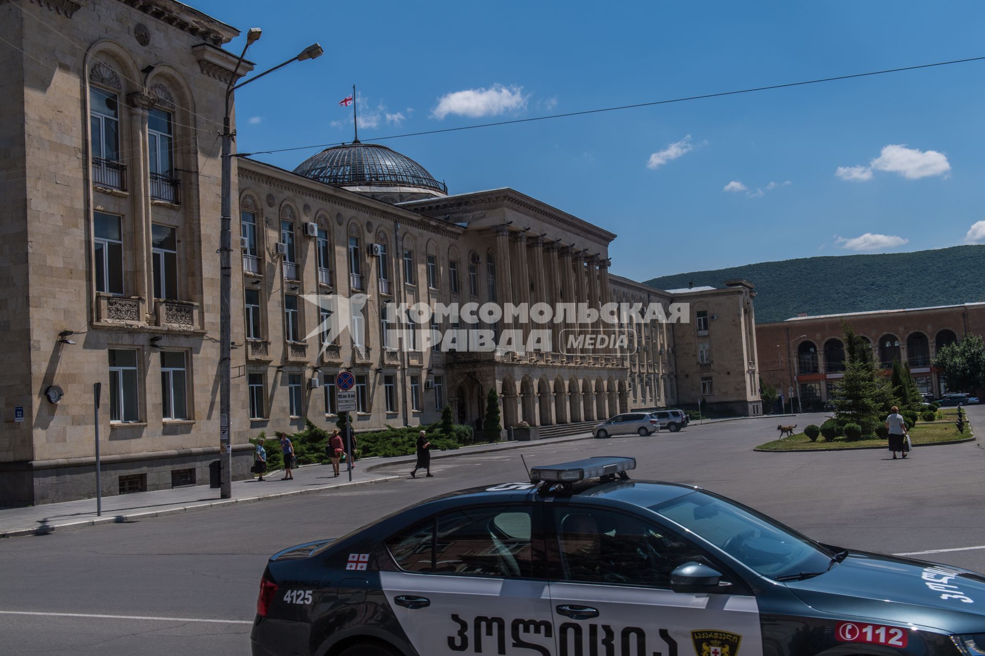 Грузия,  Гори.   Здание мэрии на площади Сталина.