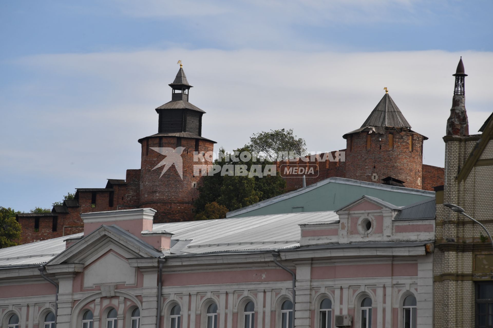 Нижний Новгород. Вид на  Нижегородский кремль (на втором плане).