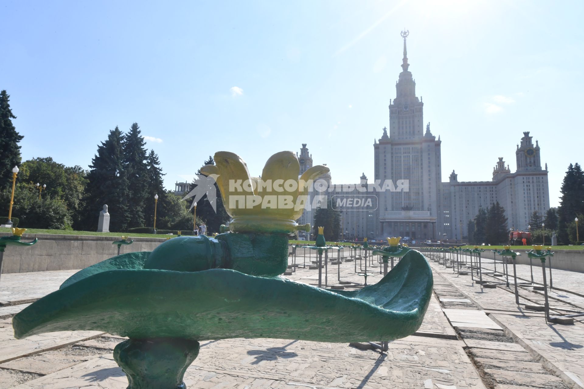 Москва. Благоустройство Университетской площади на Воробьевых горах.