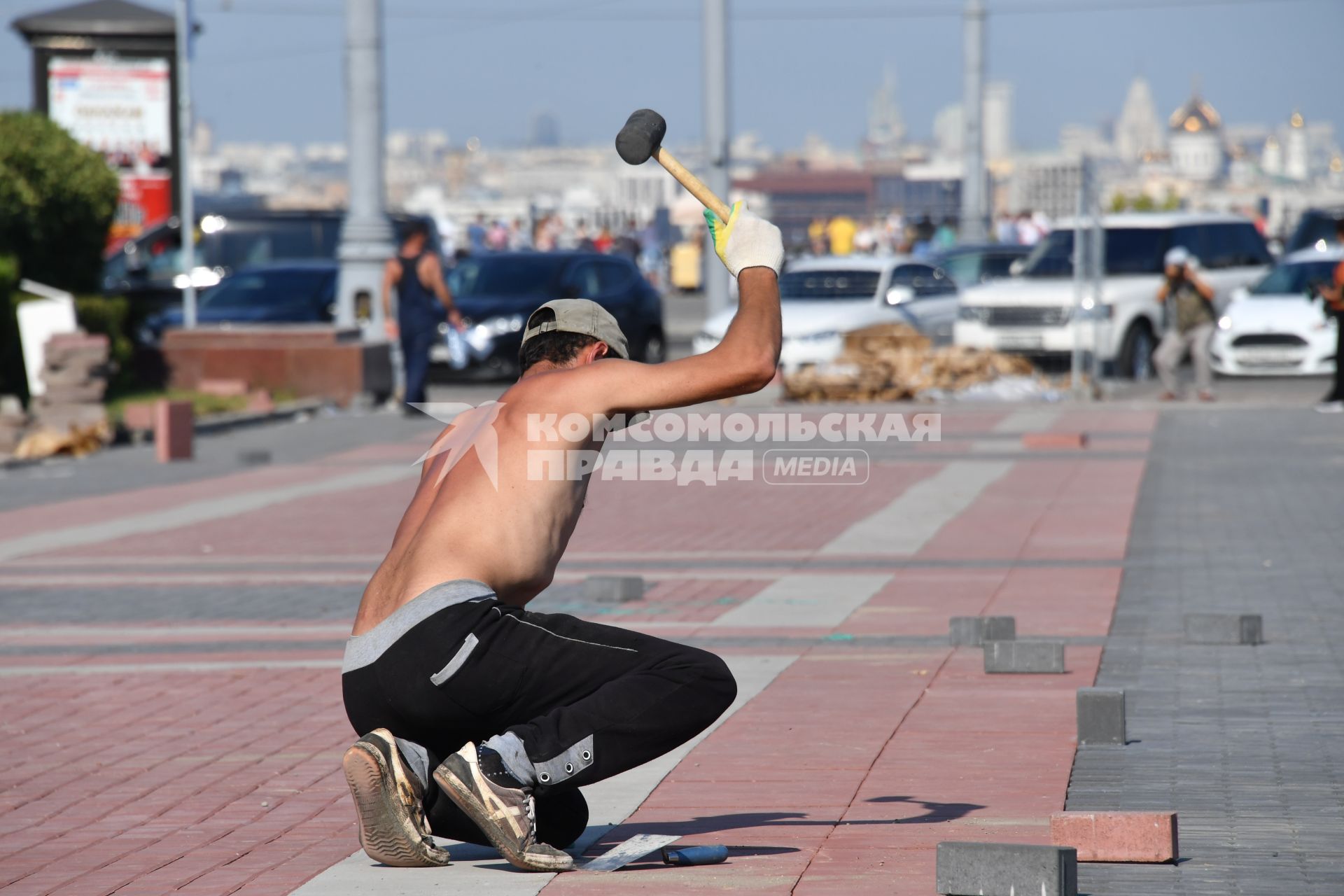 Москва. Благоустройство Университетской площади на Воробьевых горах.